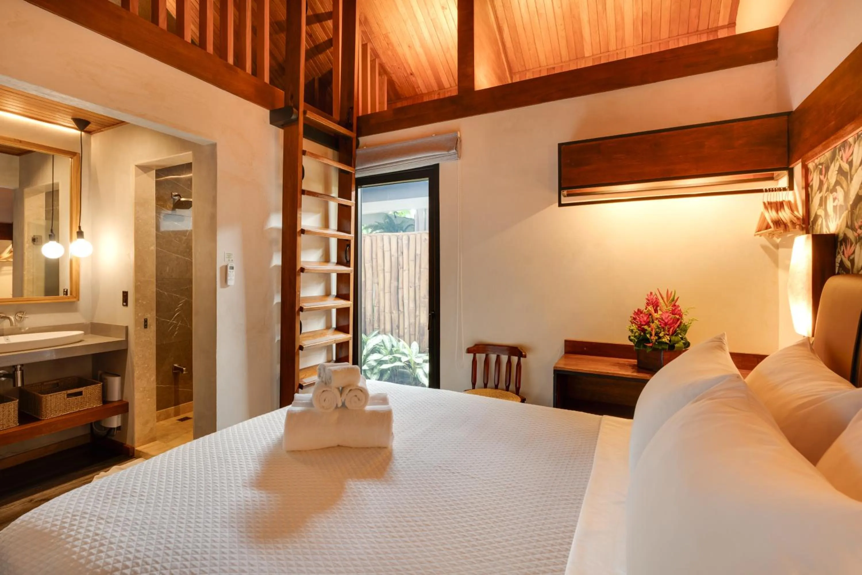 Bedroom, Bed in Suwa Villa Arenal