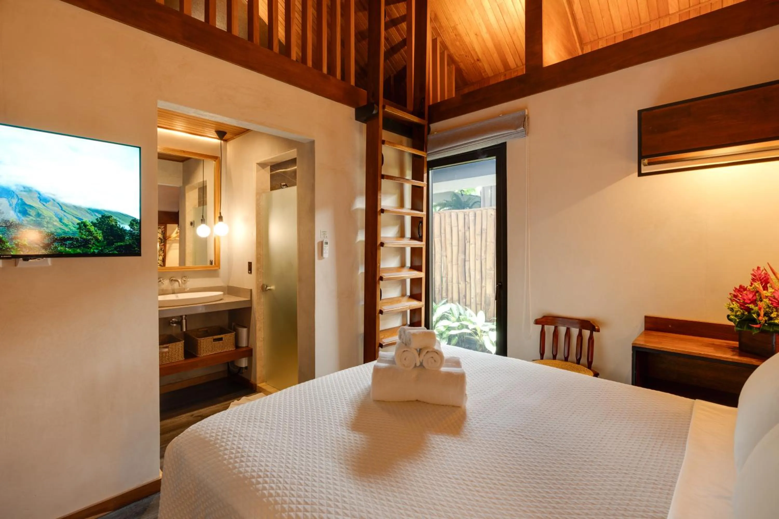 Bedroom, Bed in Suwa Villa Arenal