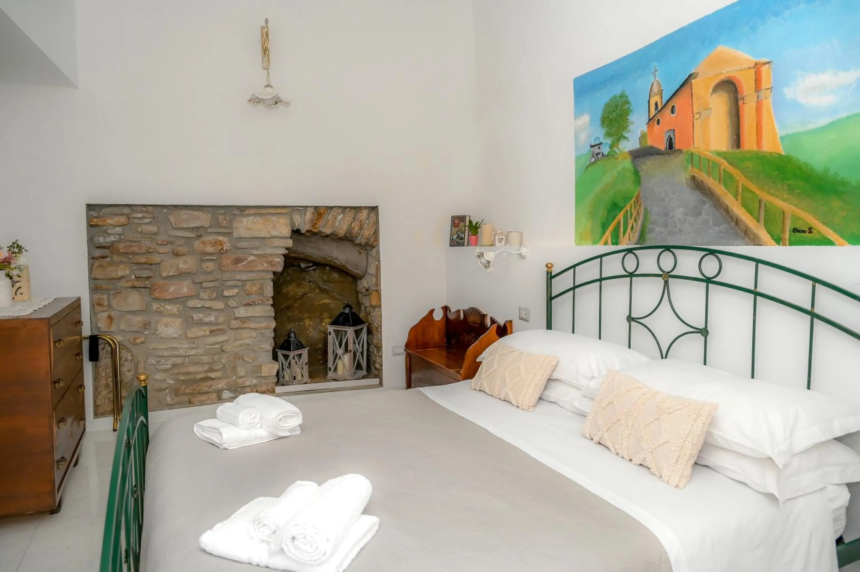 Bedroom, Bed in Karlin's house Anzi - albergo diffuso