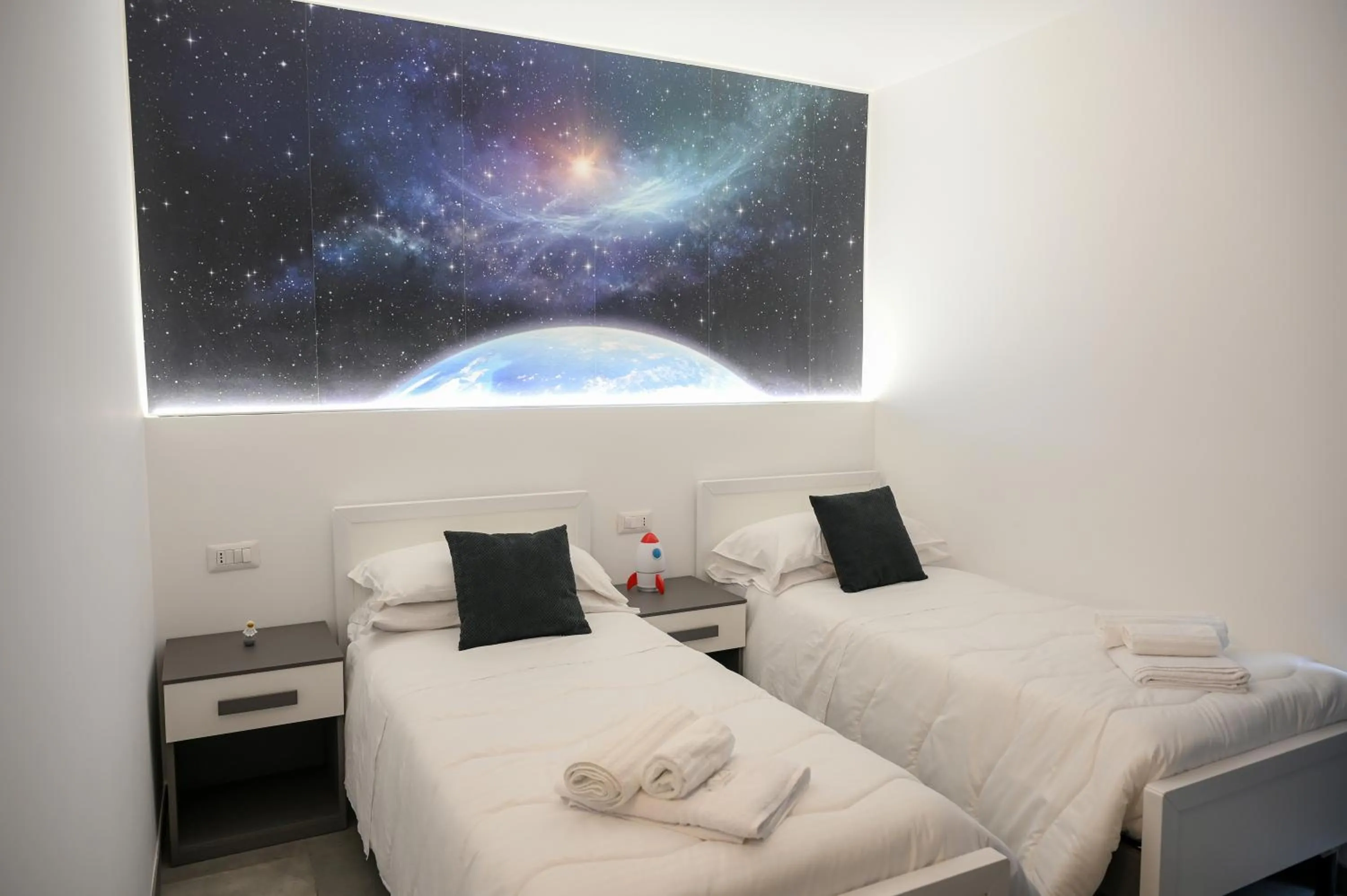 Bedroom, Bed in Karlin's house Anzi - albergo diffuso