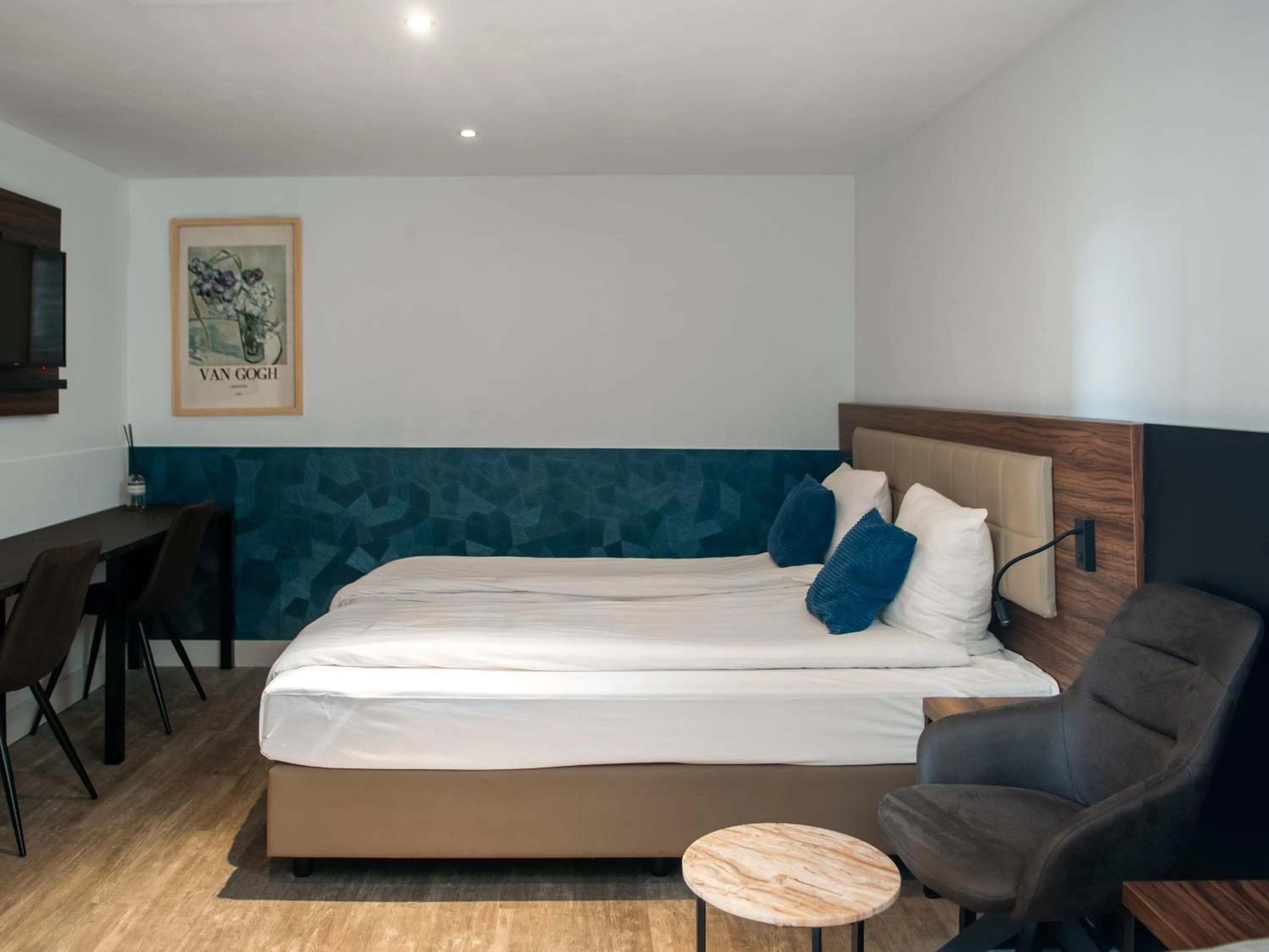 Photo of the whole room, Bed in Amsterdam Lake Hotel