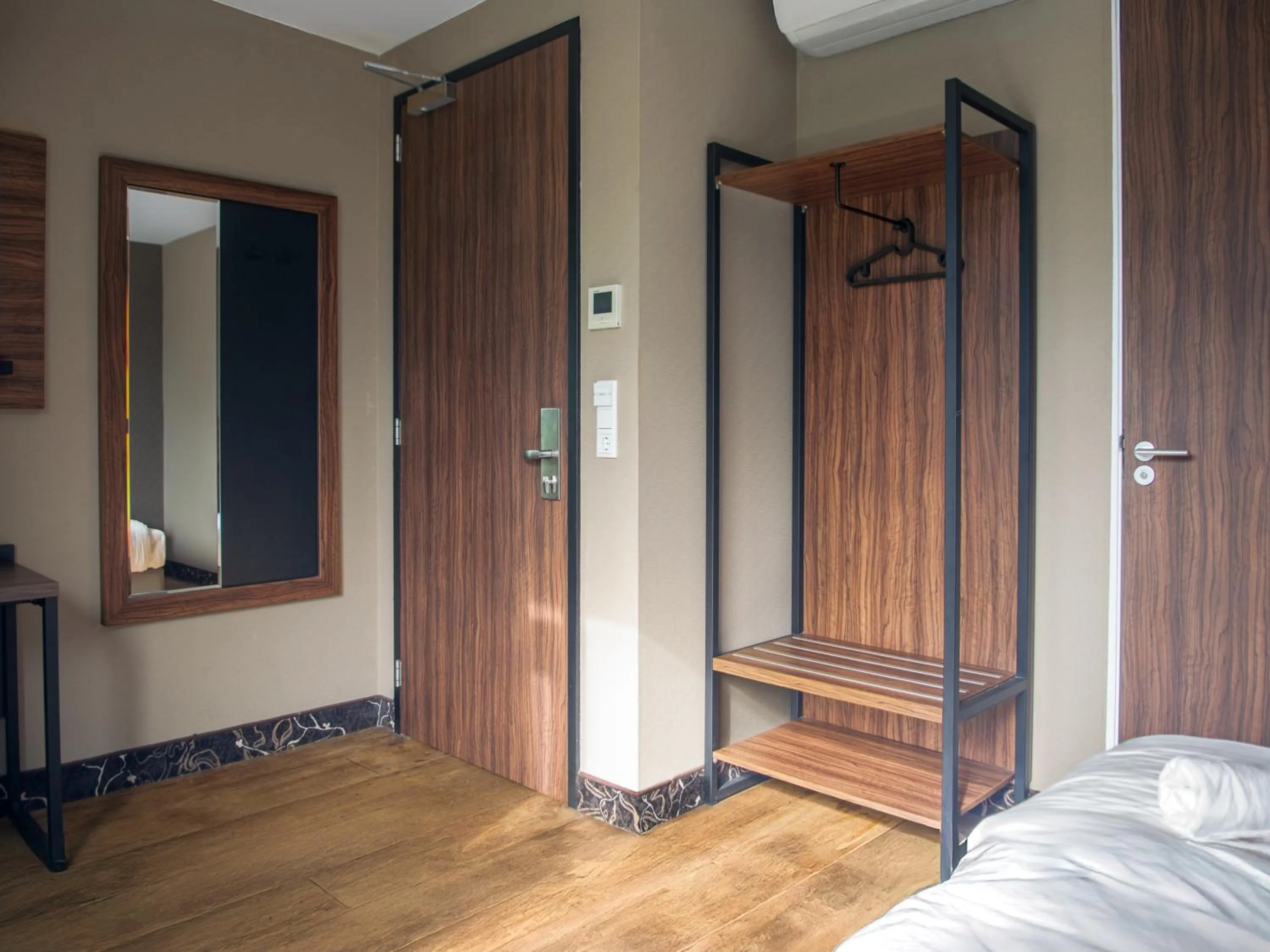 Photo of the whole room, Bed in Amsterdam Lake Hotel