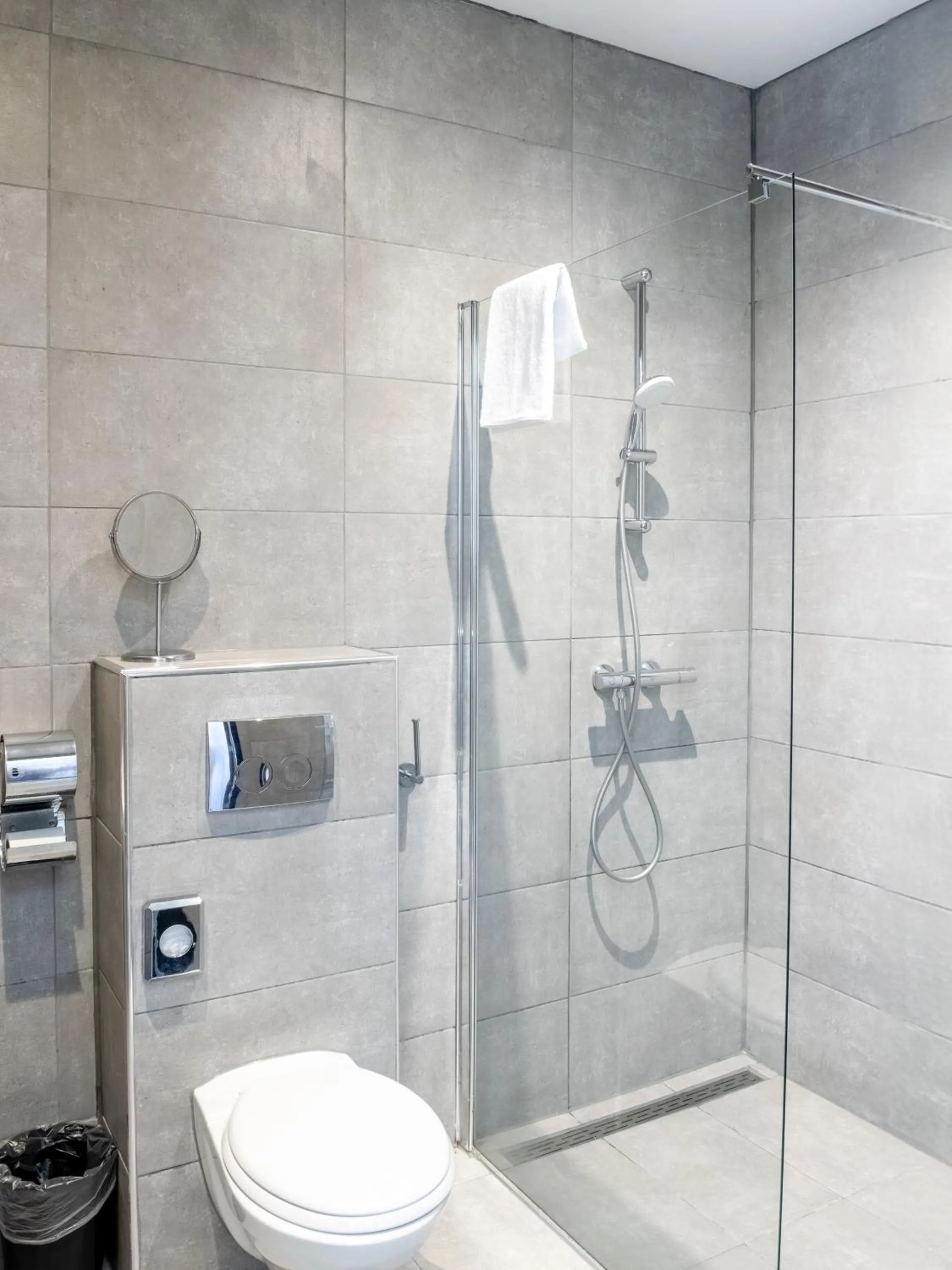 Bathroom in Amsterdam Lake Hotel