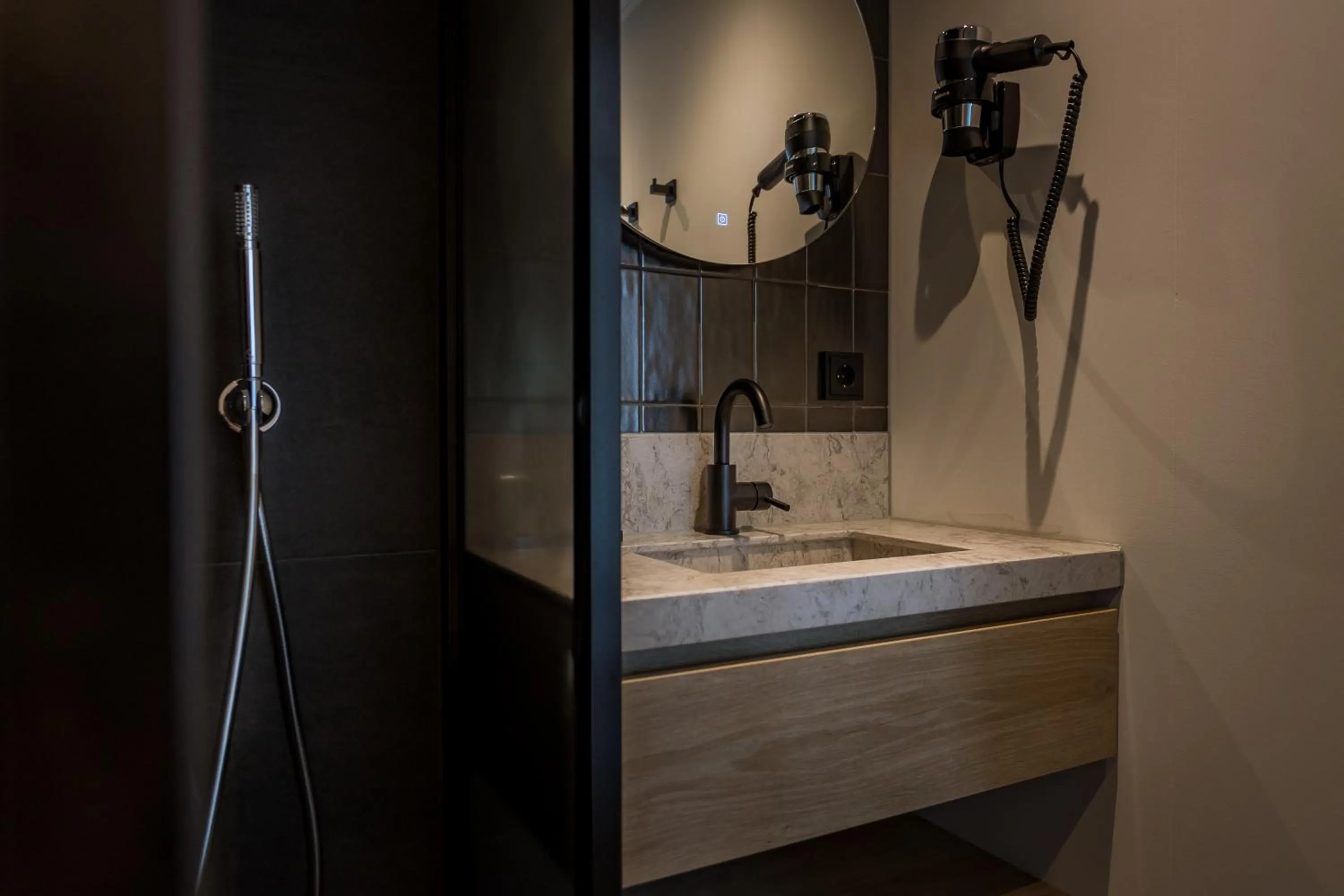 Shower in Hotel Restaurant De Zwaan