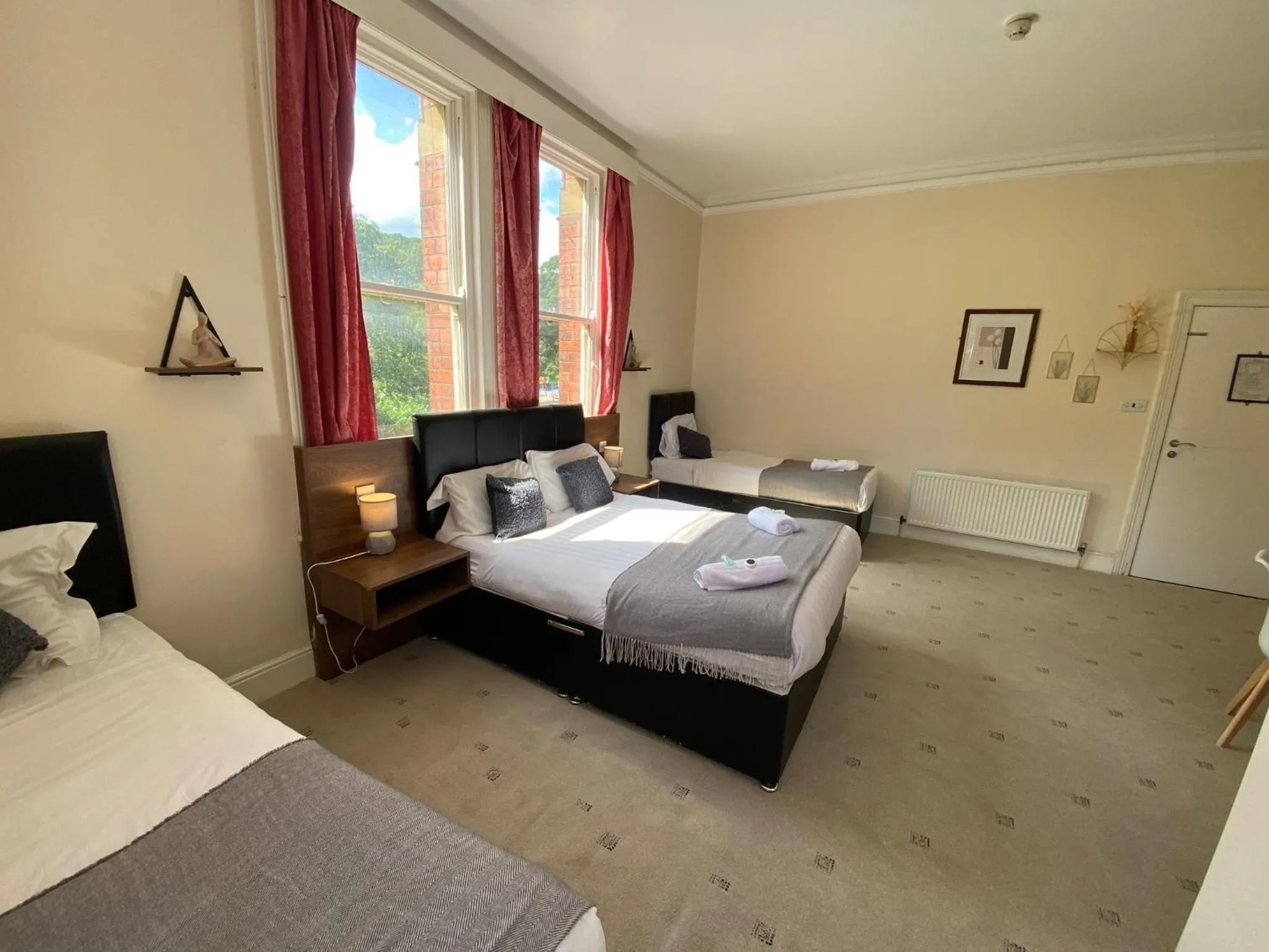 Bedroom, Bed in Green Gables Hotel