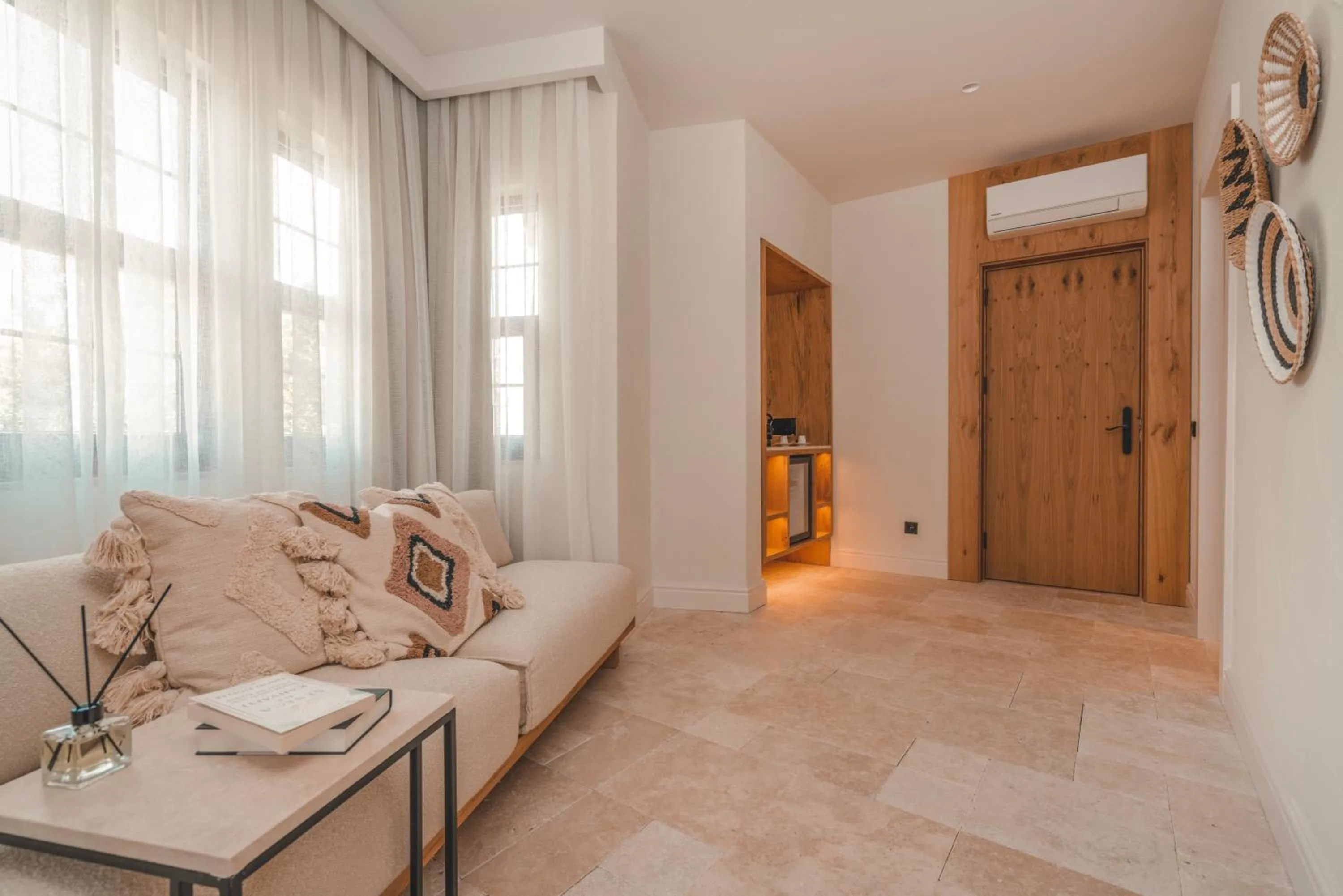 Living room in 6 ROOMS BY AZUMARE