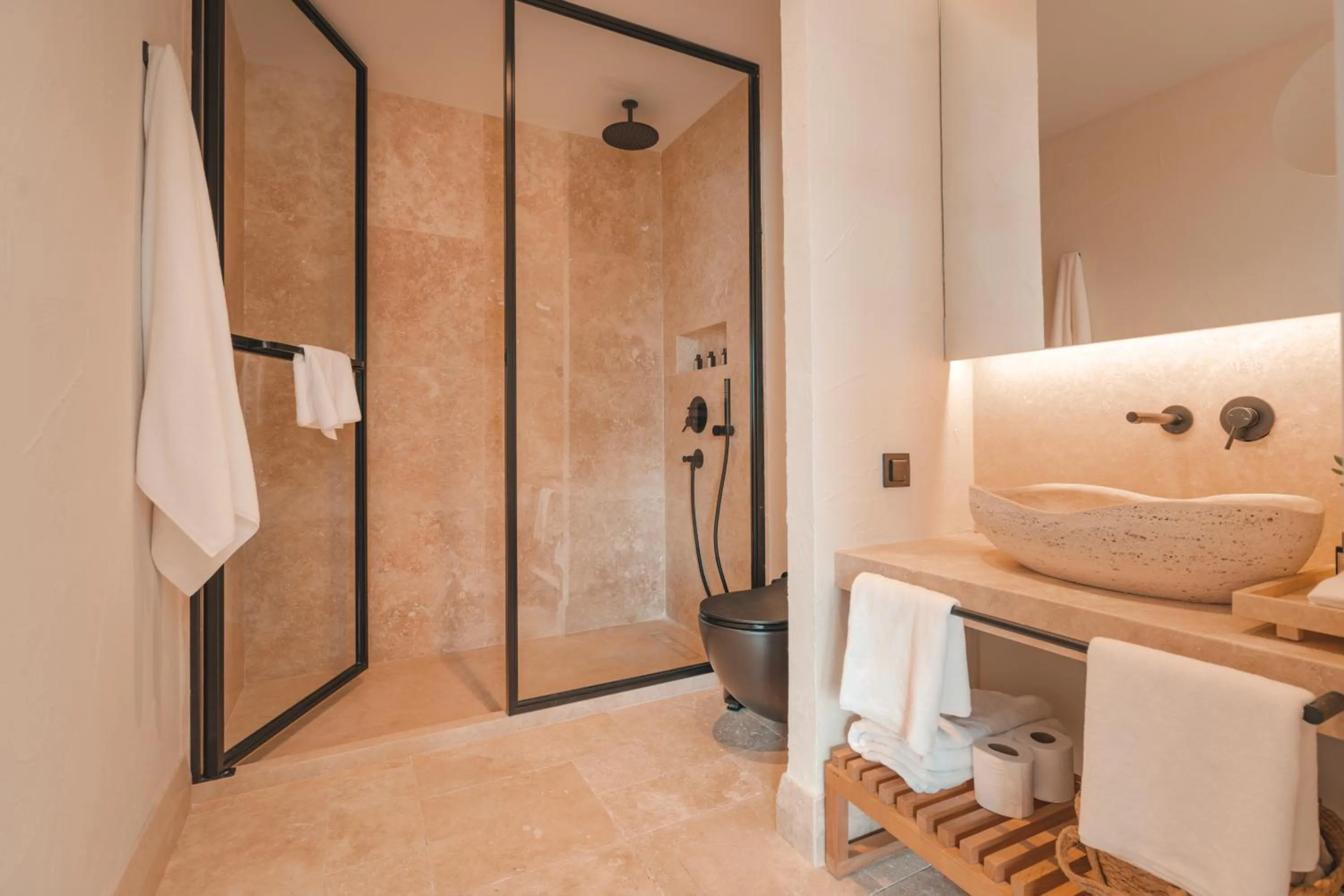 Shower in 6 ROOMS BY AZUMARE