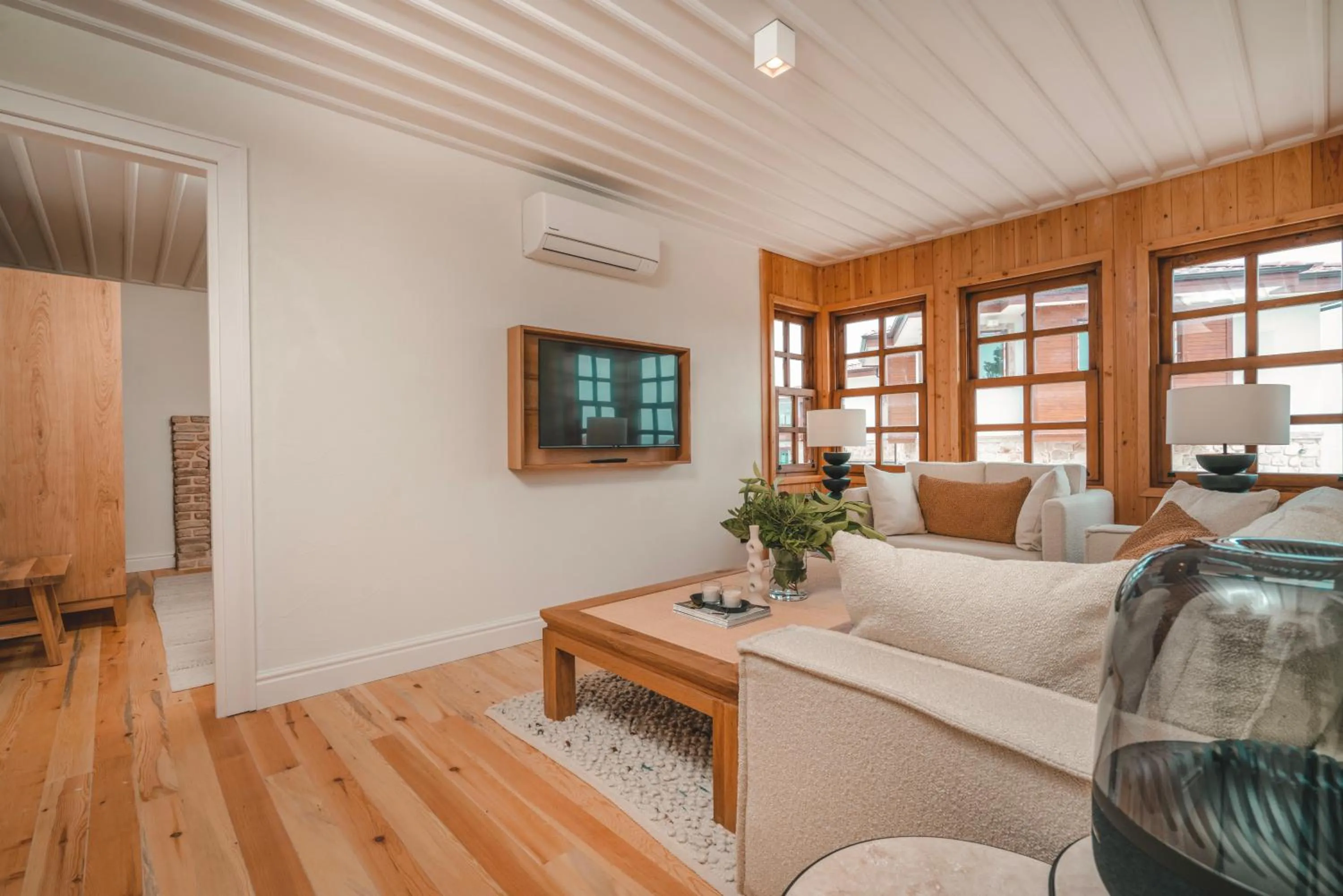 TV and multimedia, Bed in 6 ROOMS BY AZUMARE