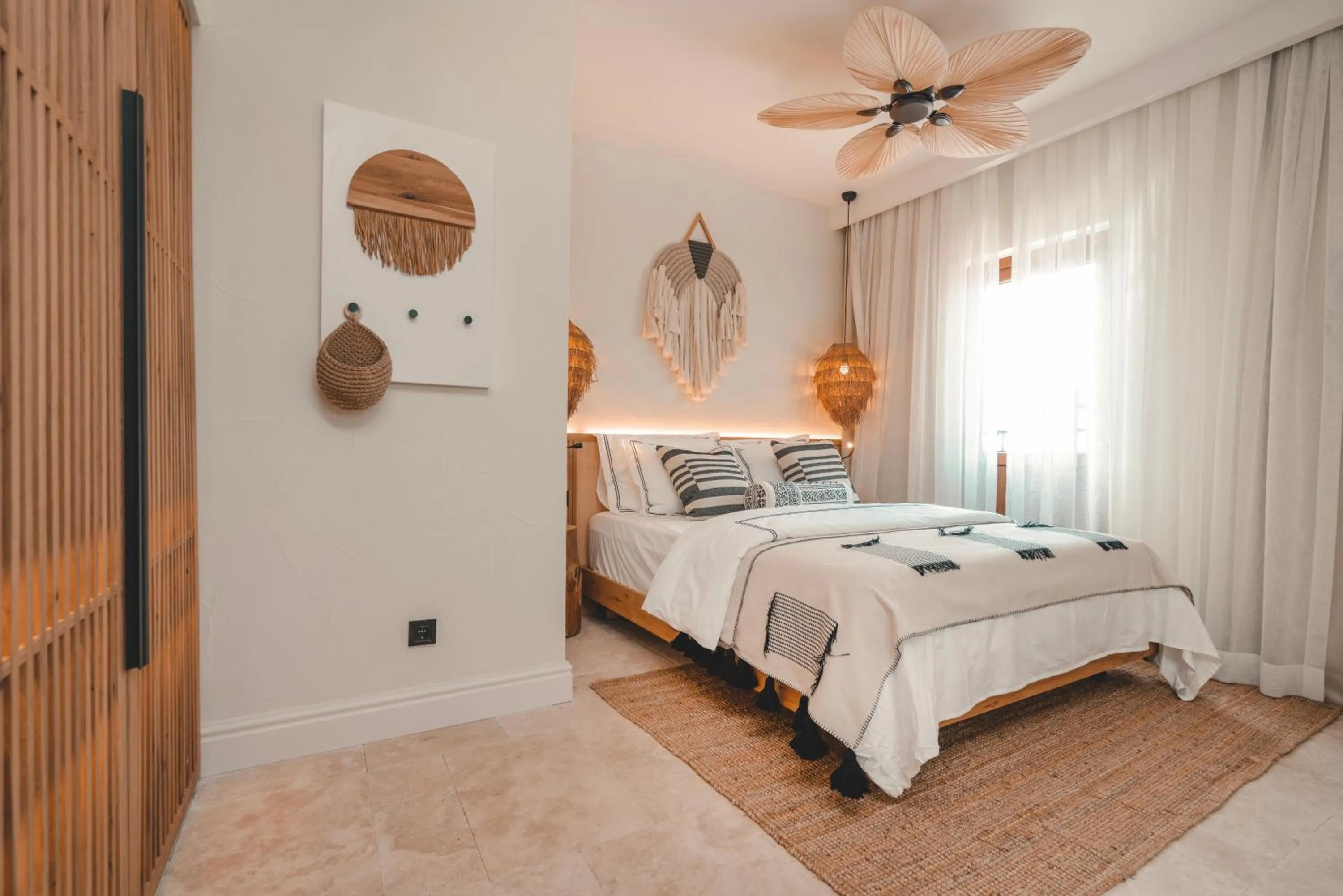 Massage, Bed in 6 ROOMS BY AZUMARE