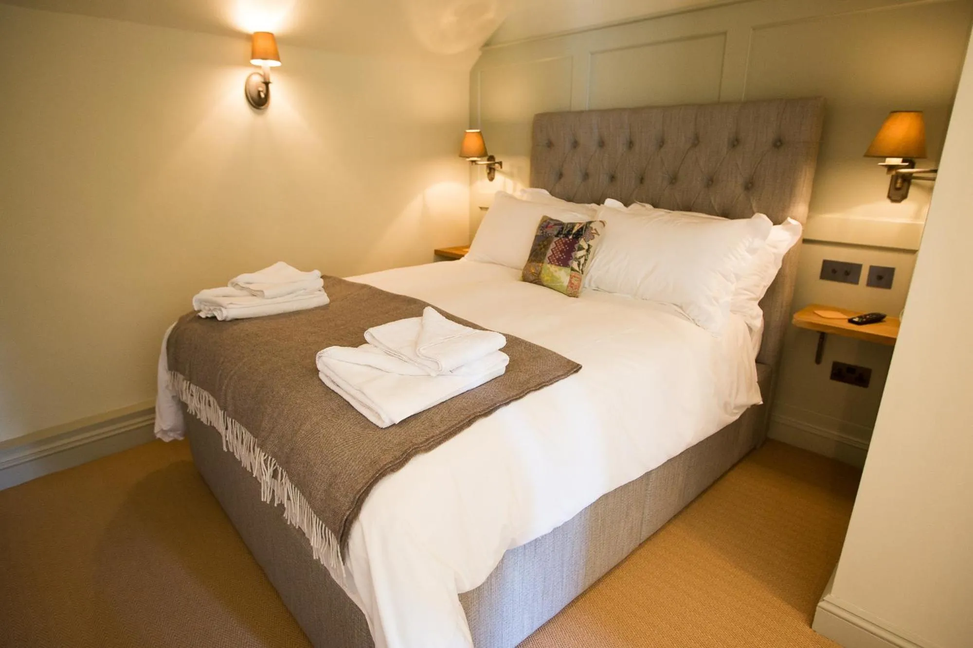 Bedroom, Bed in The Porch House