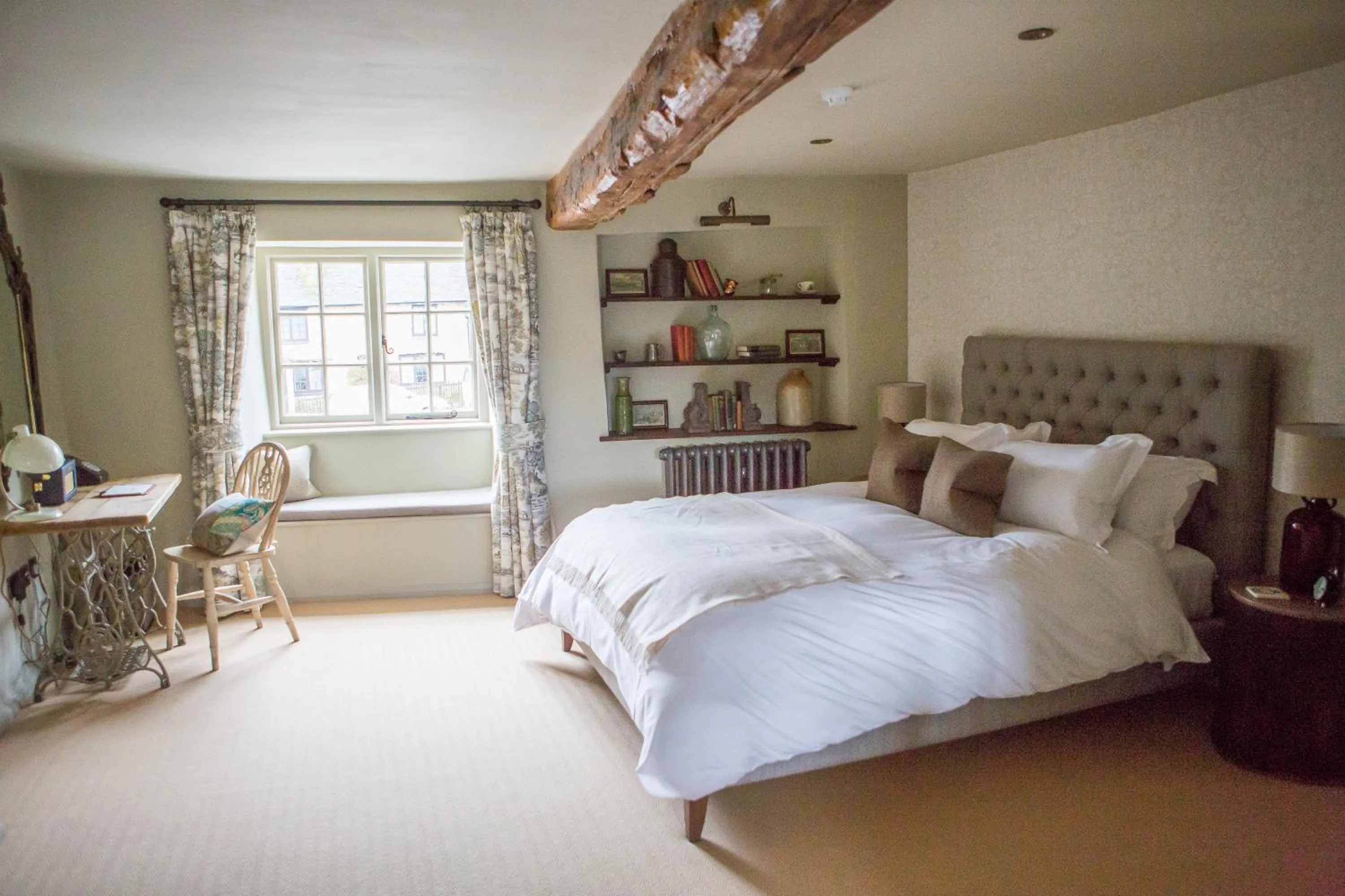 Bedroom, Bed in The Porch House
