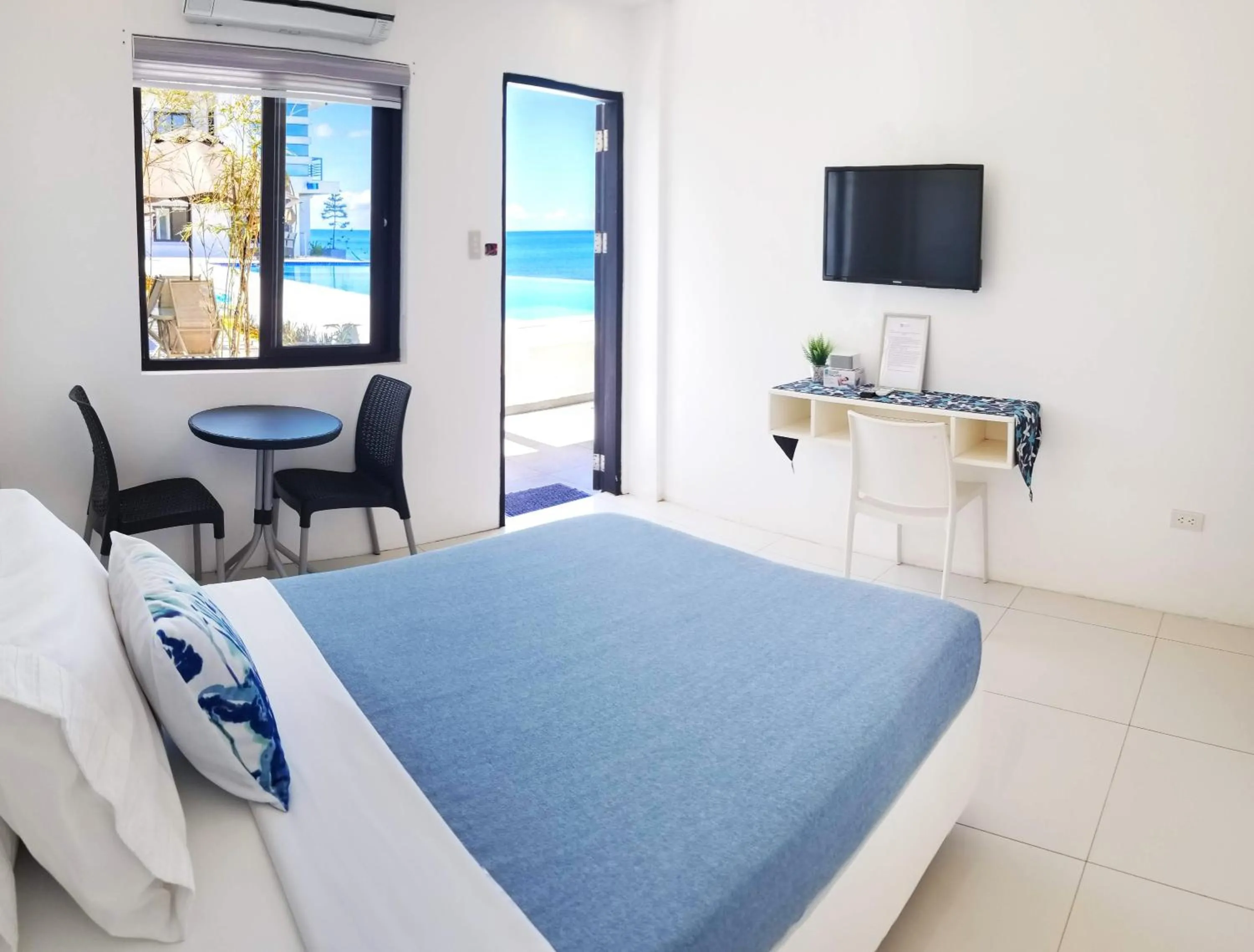 TV and multimedia, Bed in Blue Coast Beach Hotel