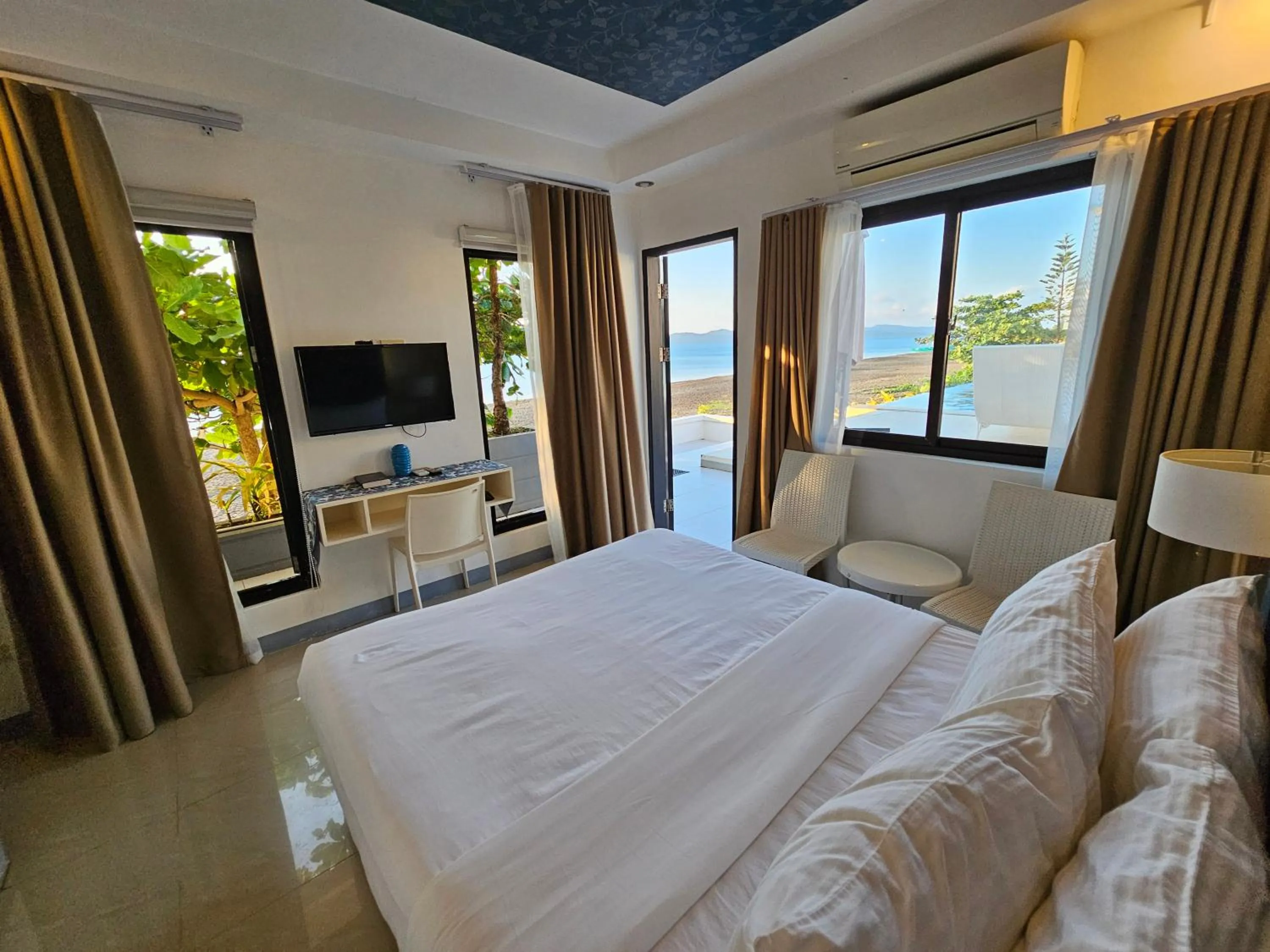 Balcony/Terrace, Bed in Blue Coast Beach Hotel