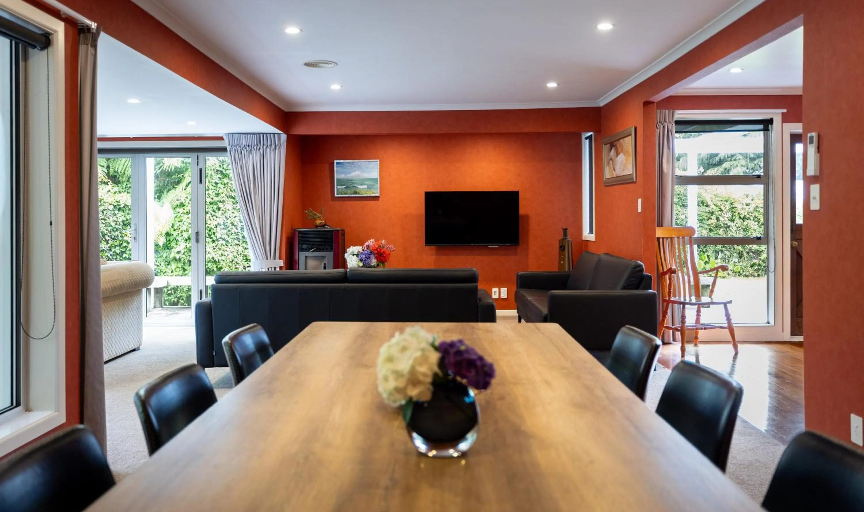 Dining area in Hana Lodge