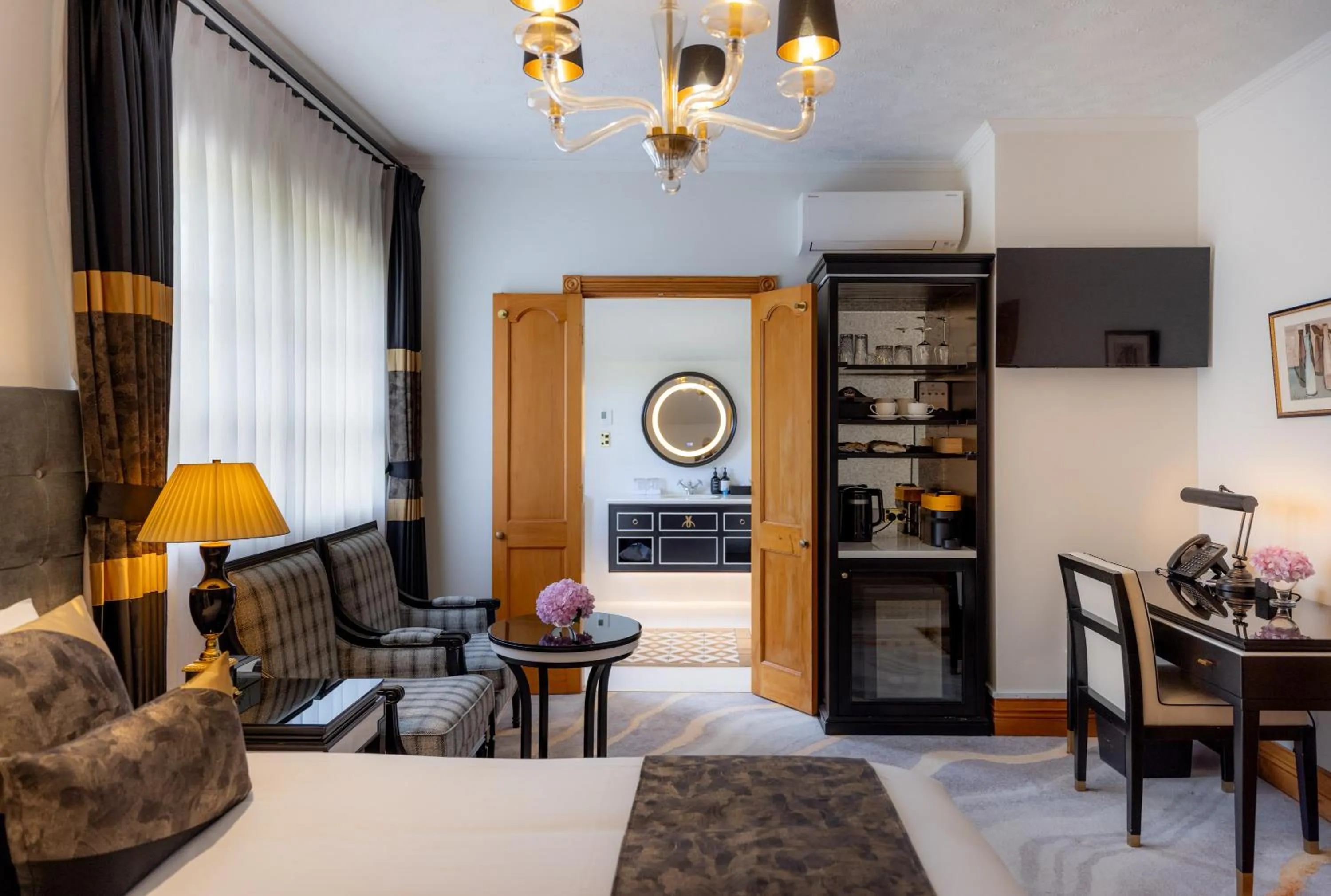 TV and multimedia, Bed in Hana Lodge