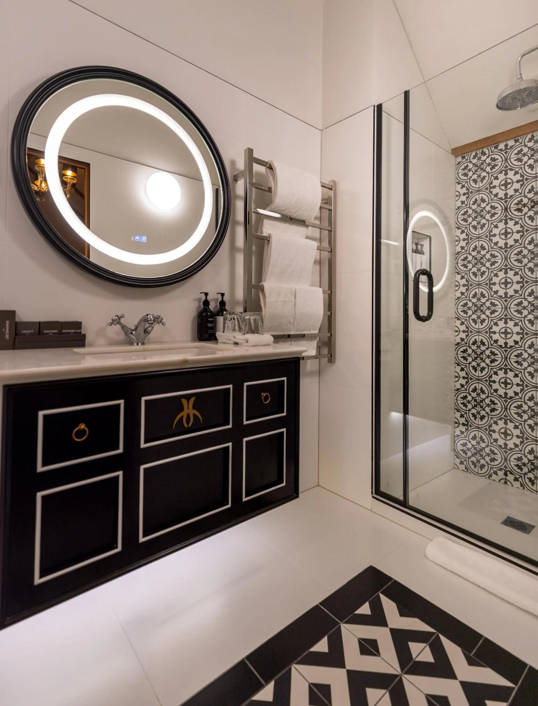 Shower in Hana Lodge