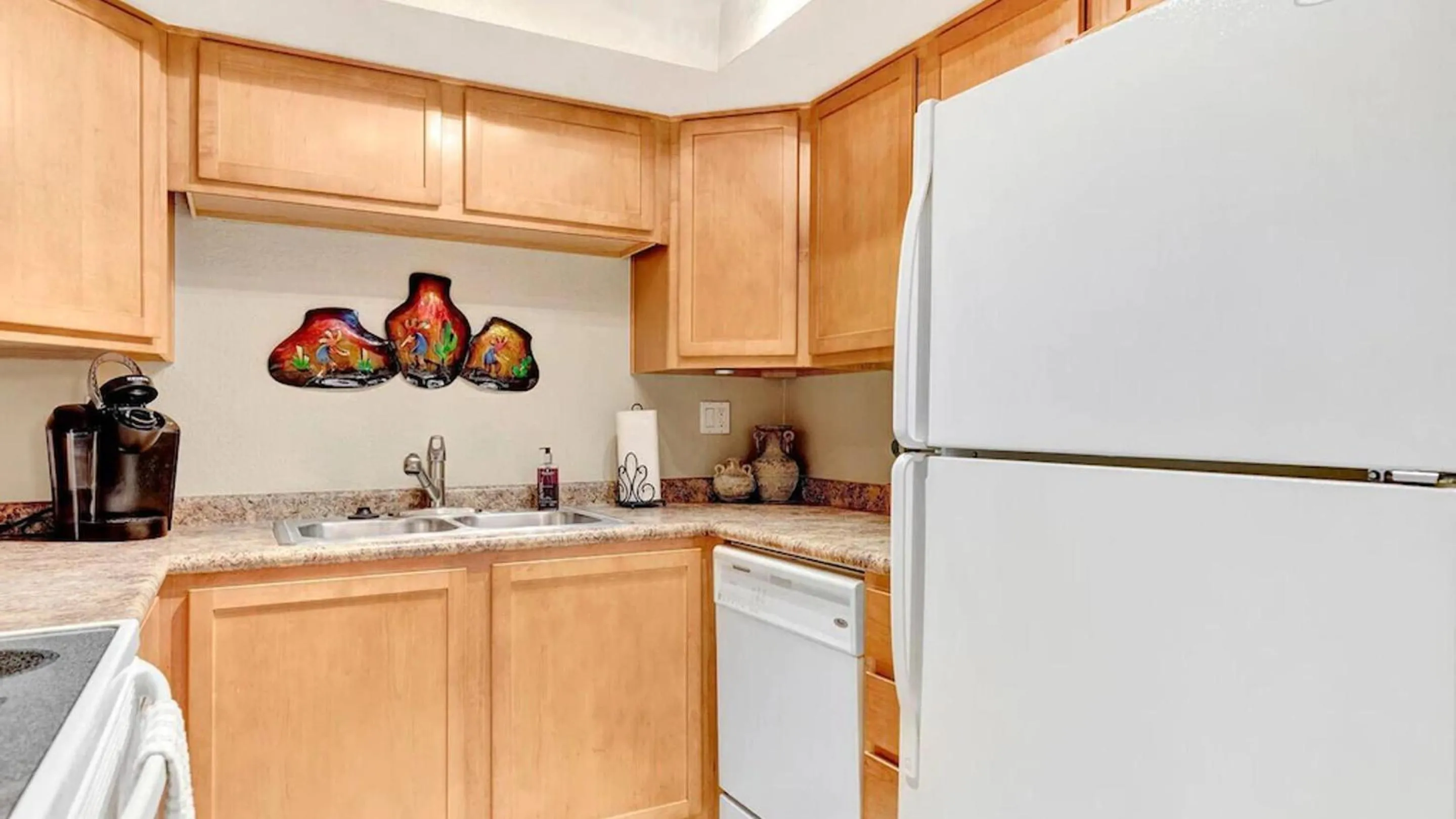 Poolside 2 Bdrm Condo Prime Scottsdale Location