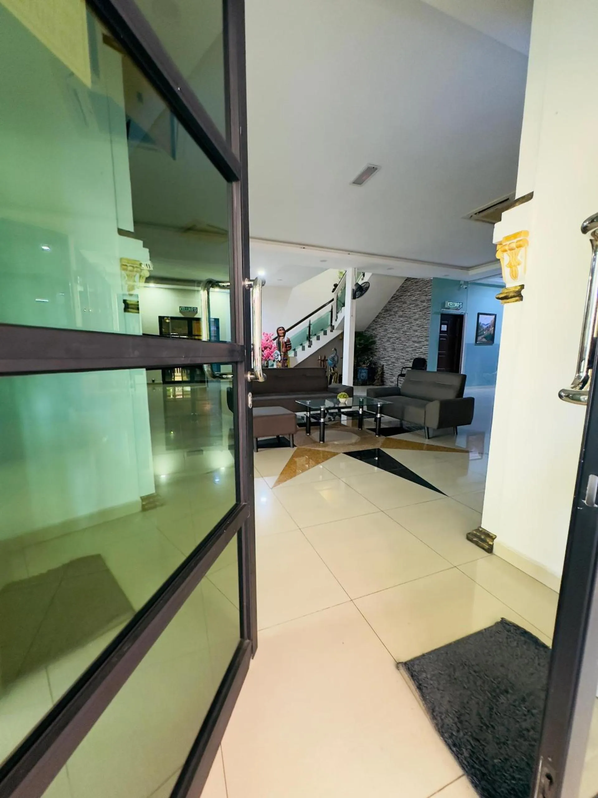 Property building in Maxwell inn