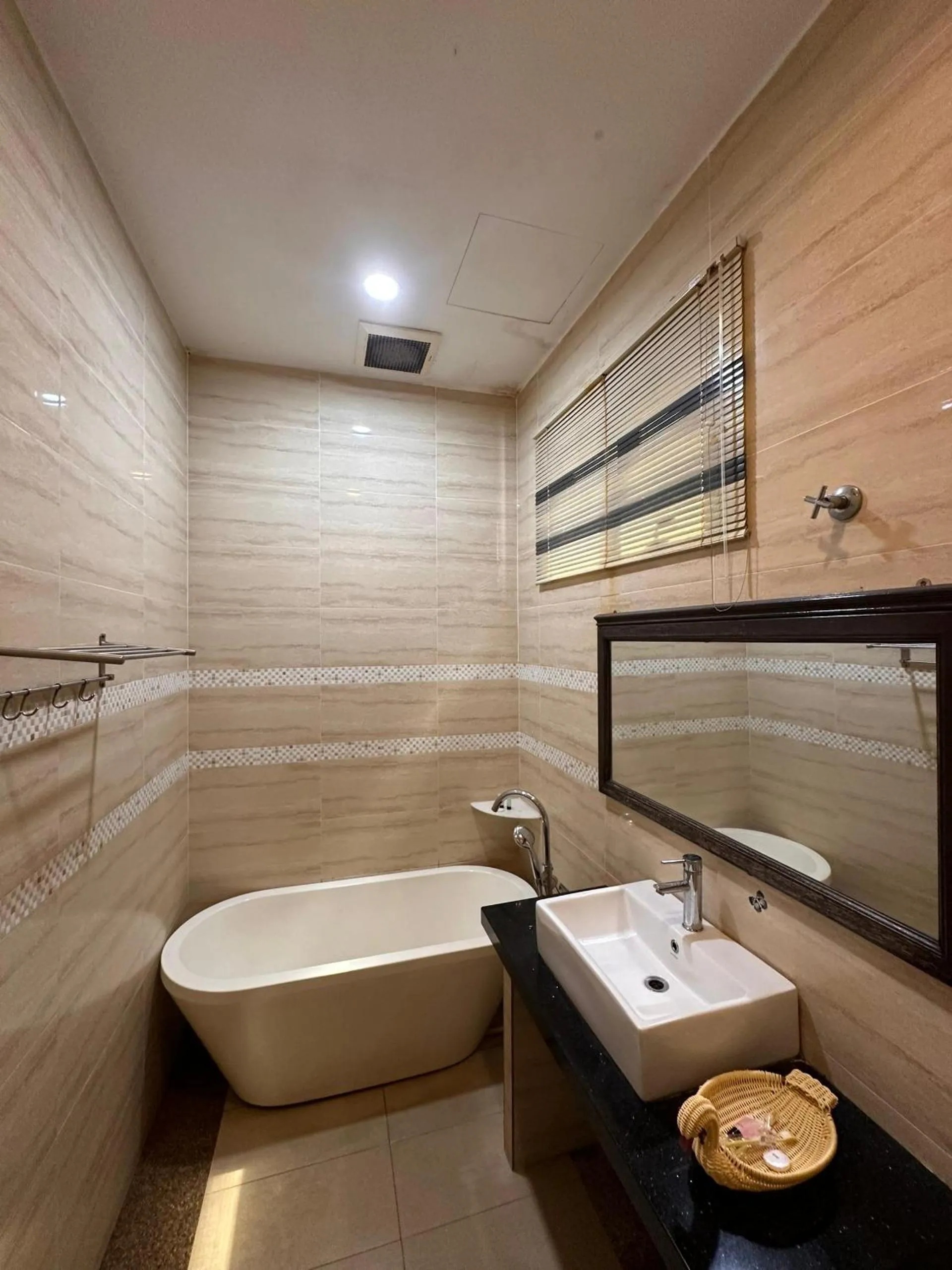 Bathroom in Maxwell inn