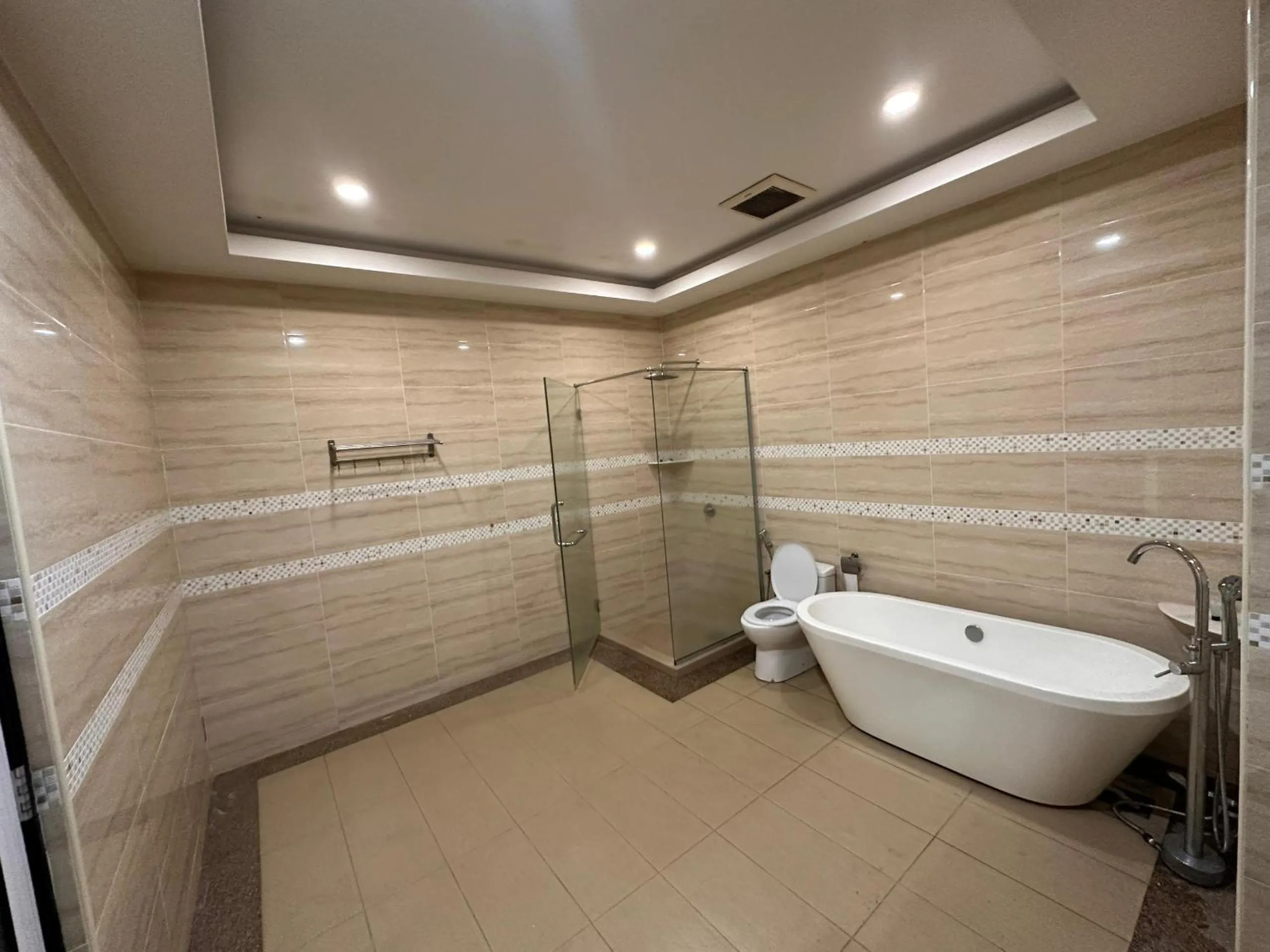 Bathroom in Maxwell inn