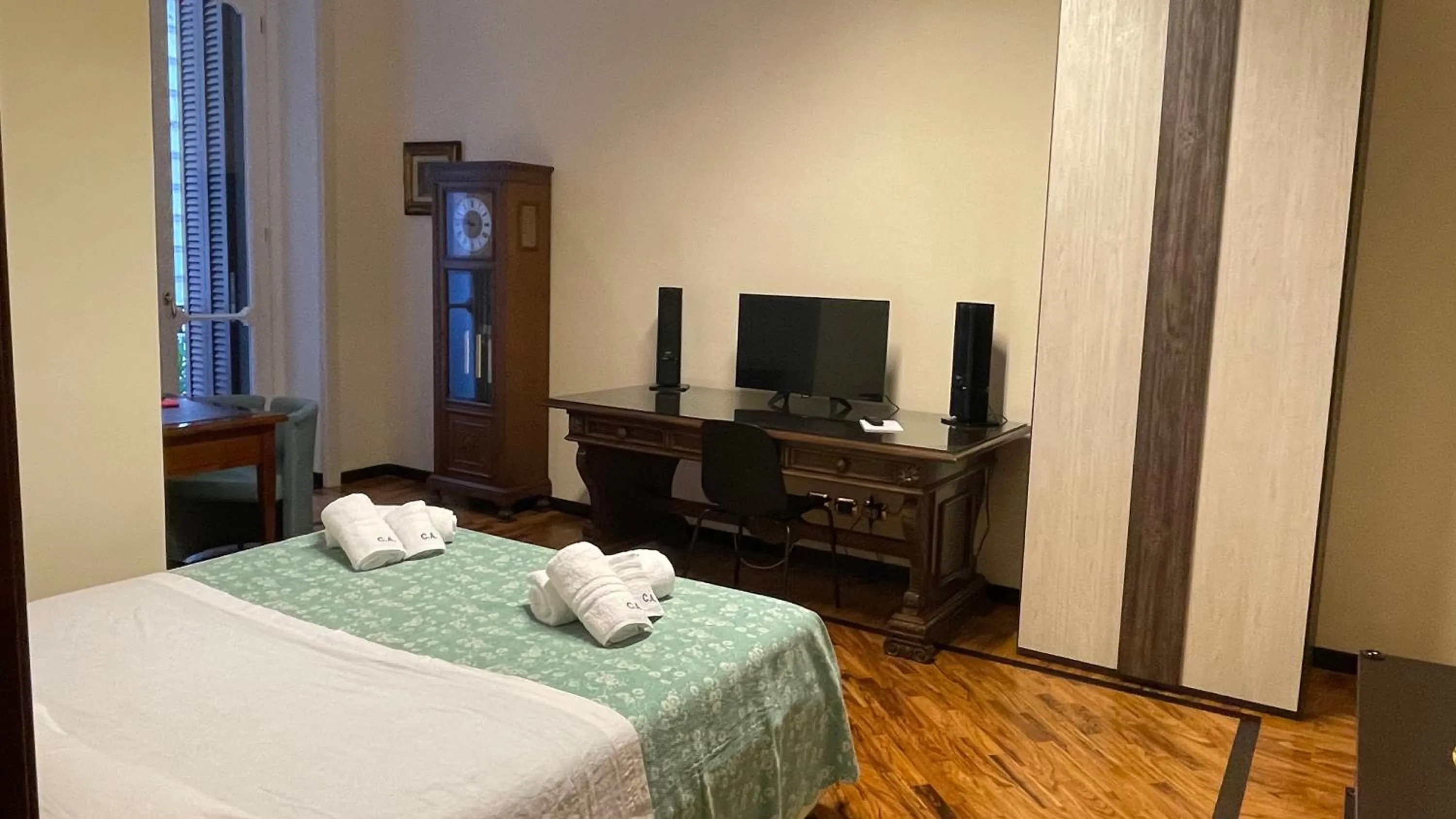 TV and multimedia, Bed in Caravaggio Apartment
