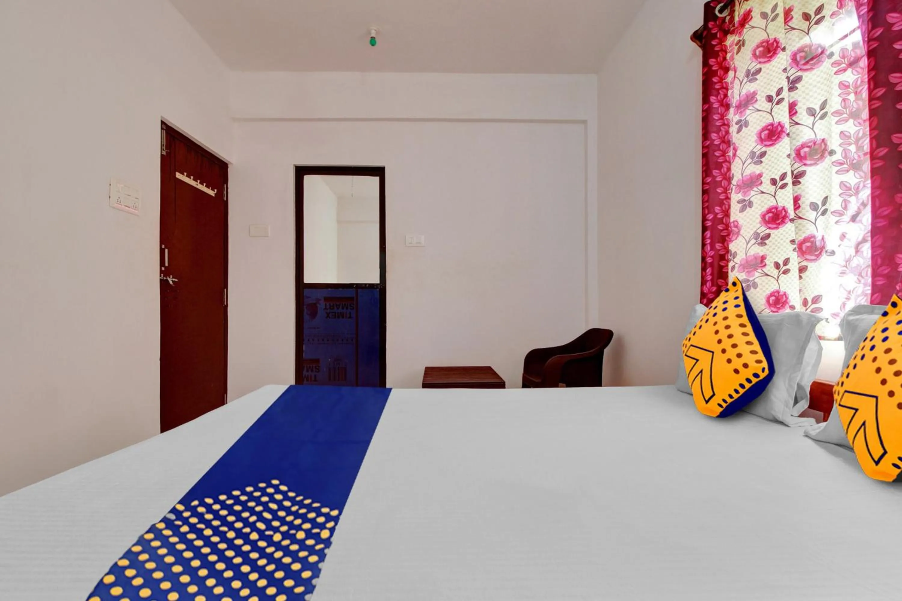 Facade/entrance, Bed in Hotel O U & I LIVINGS