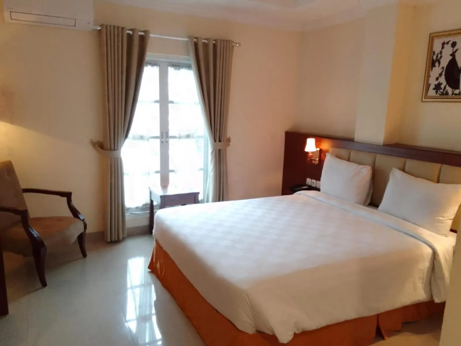 Bed in LE SEMAR HOTEL KARAWACI