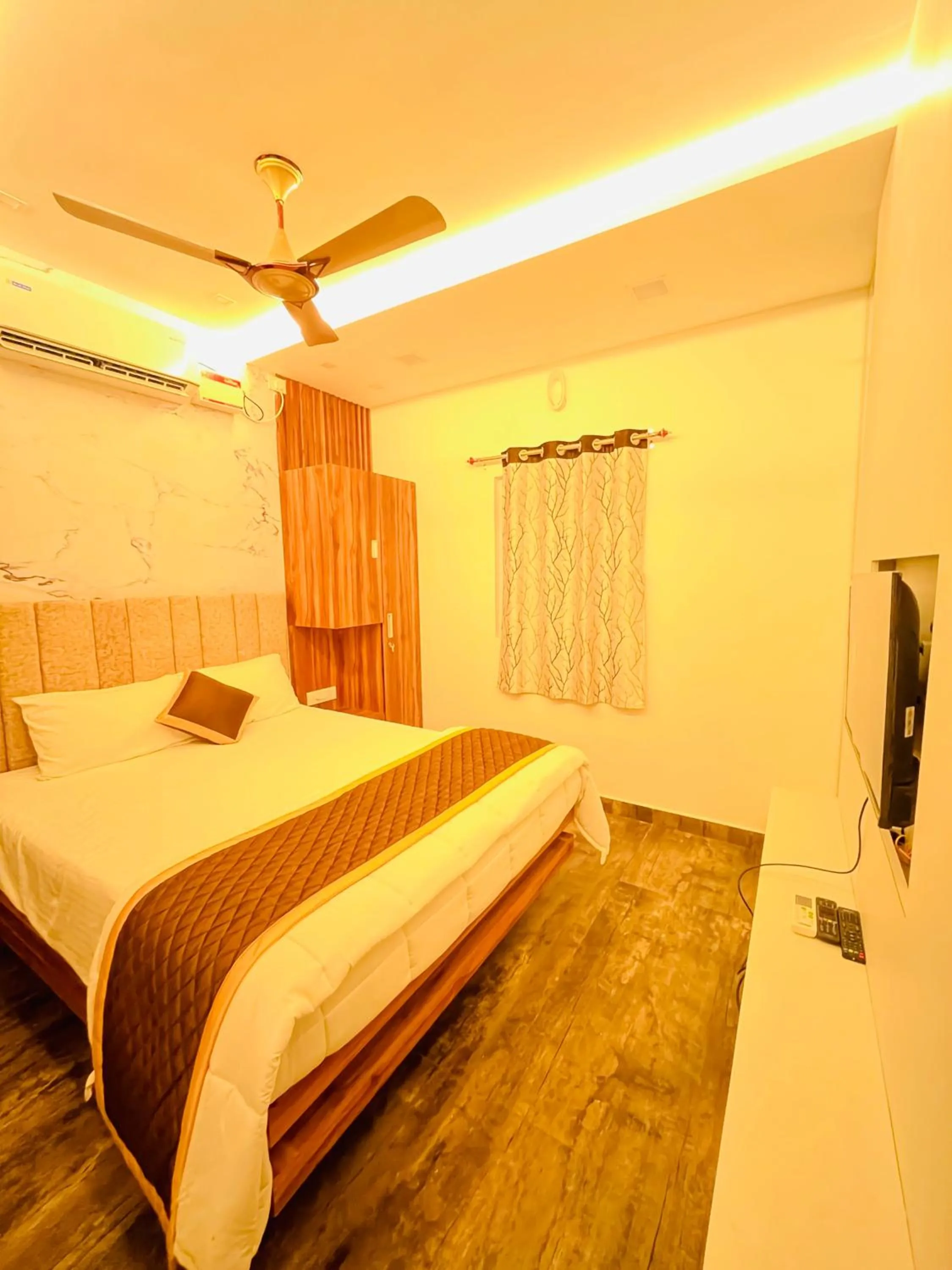 Bedroom, Bed in The Tendoinn