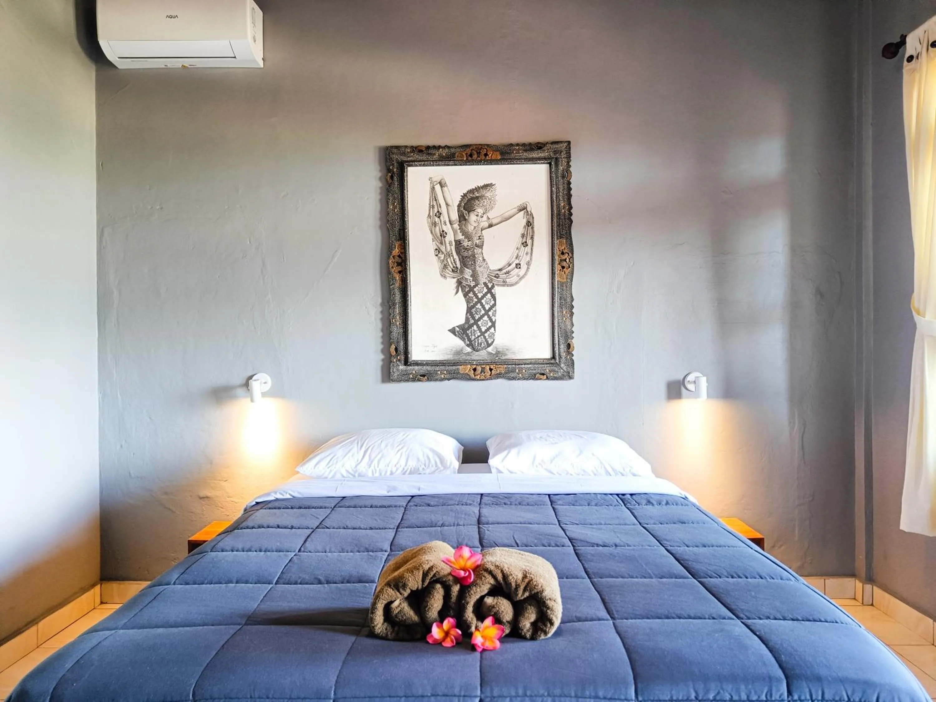 Bed in Nobody Inn Bali at Arya guest house