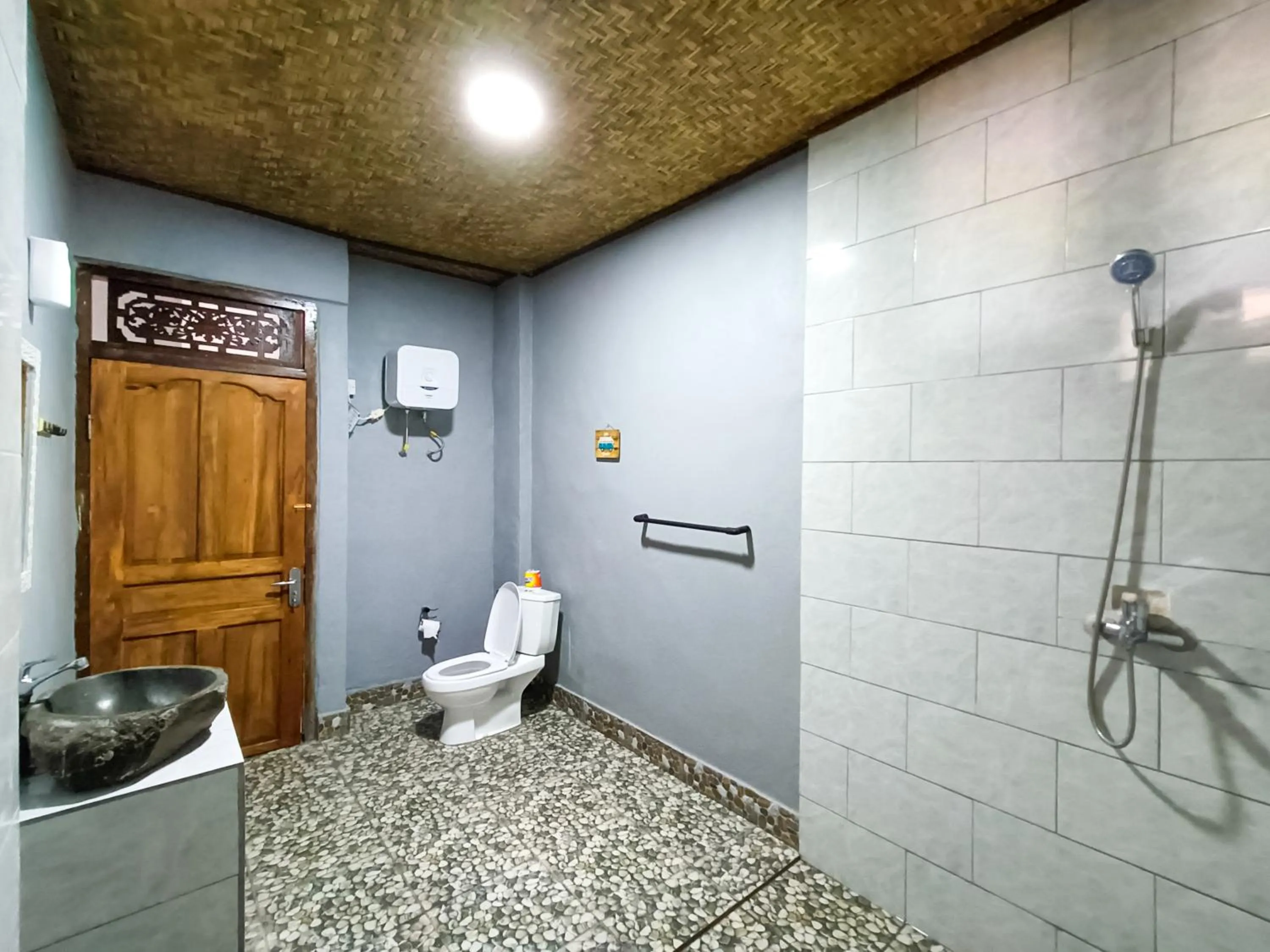 Shower in Nobody Inn Bali at Arya guest house