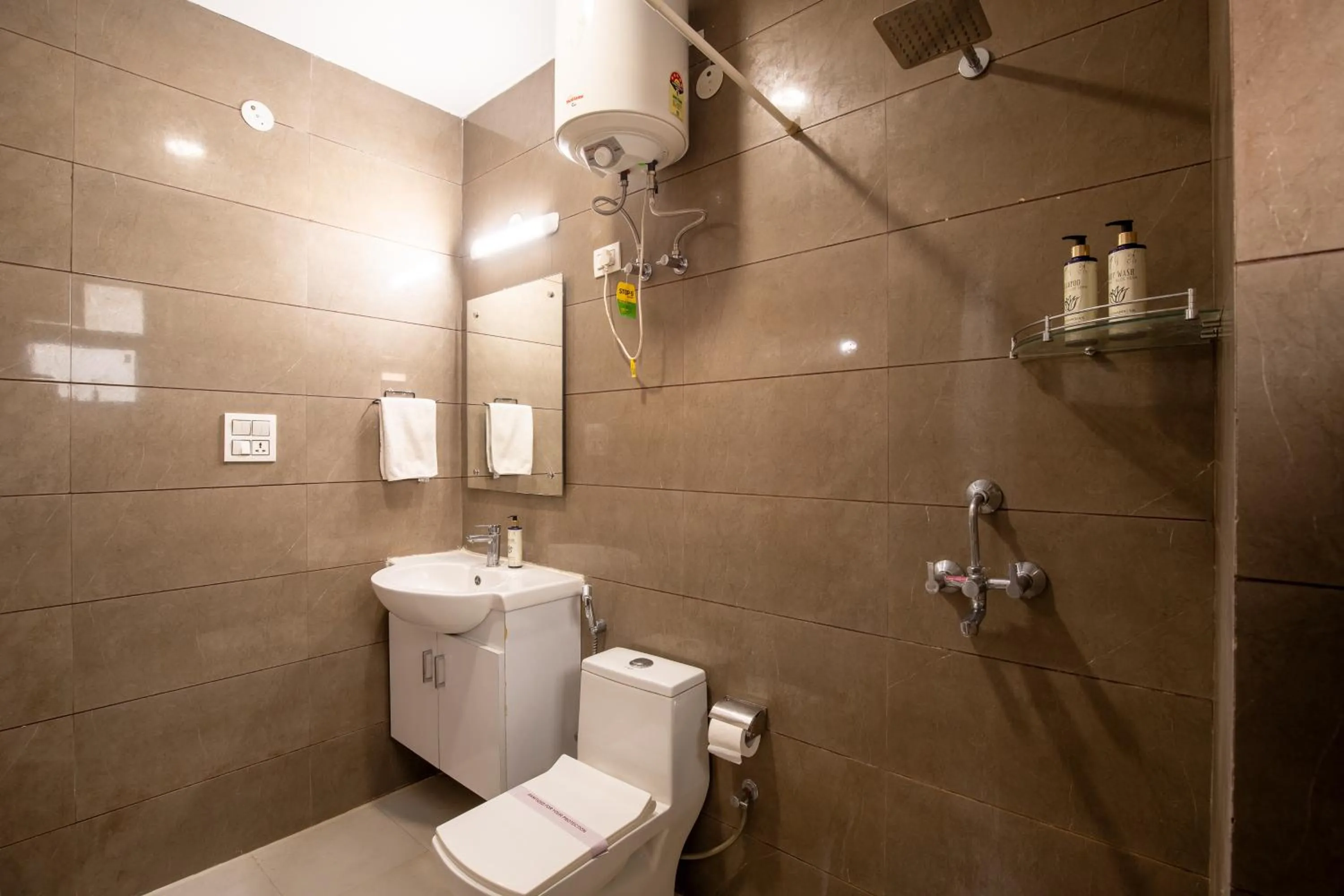 Serviced Apartment near Medanta by BedChambers
