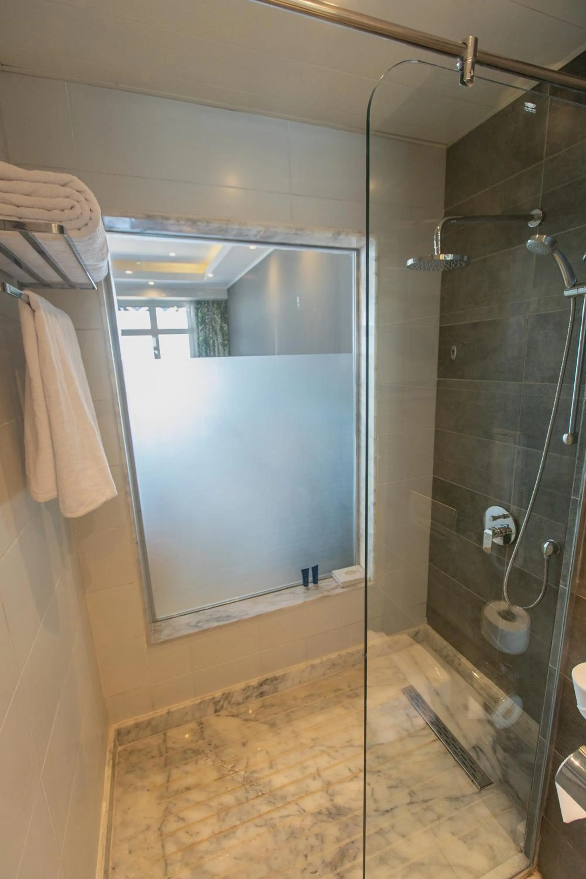 Shower in Naama Bay Suites & SPA