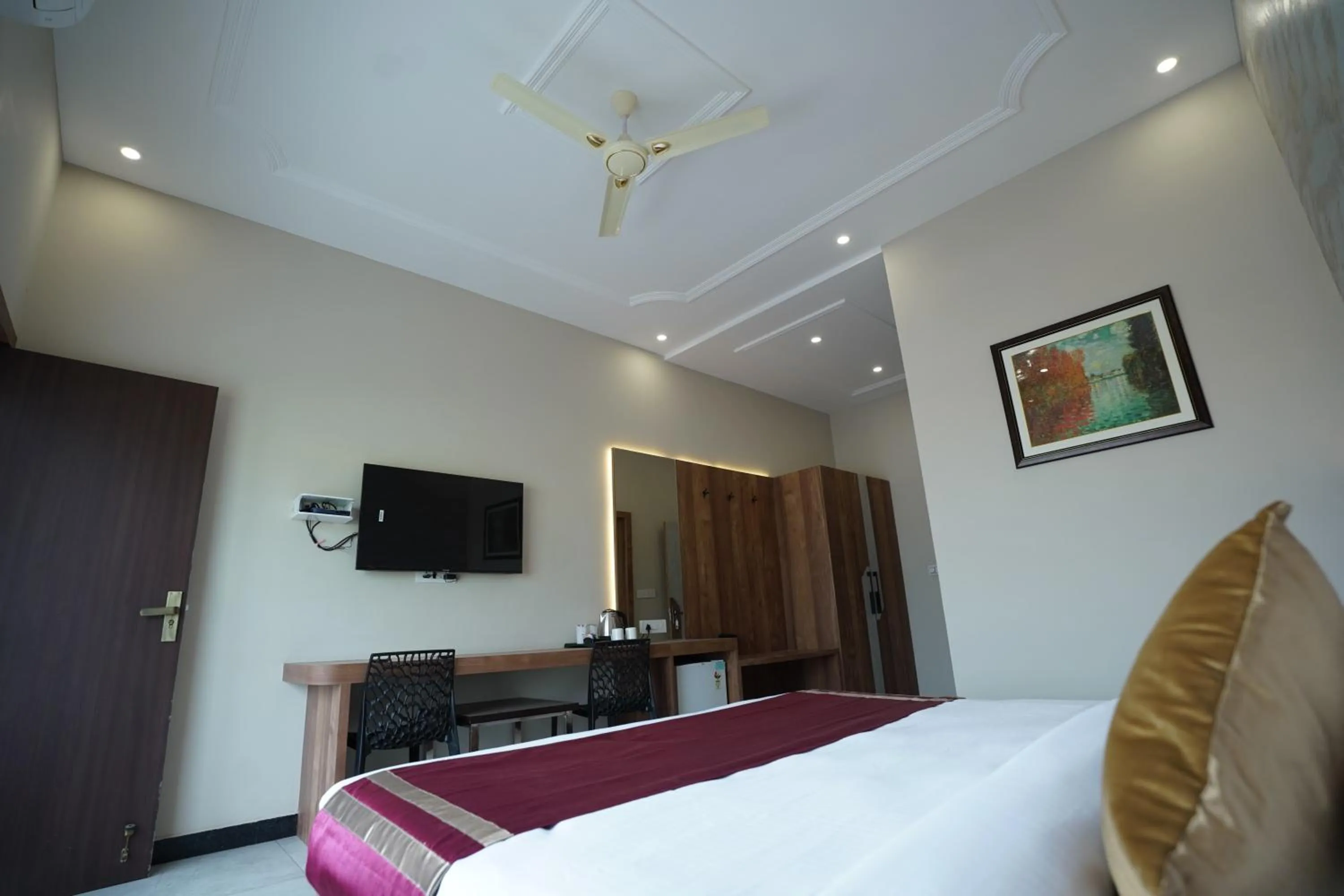 Photo of the whole room, Bed in Dreamy Desert Hotel