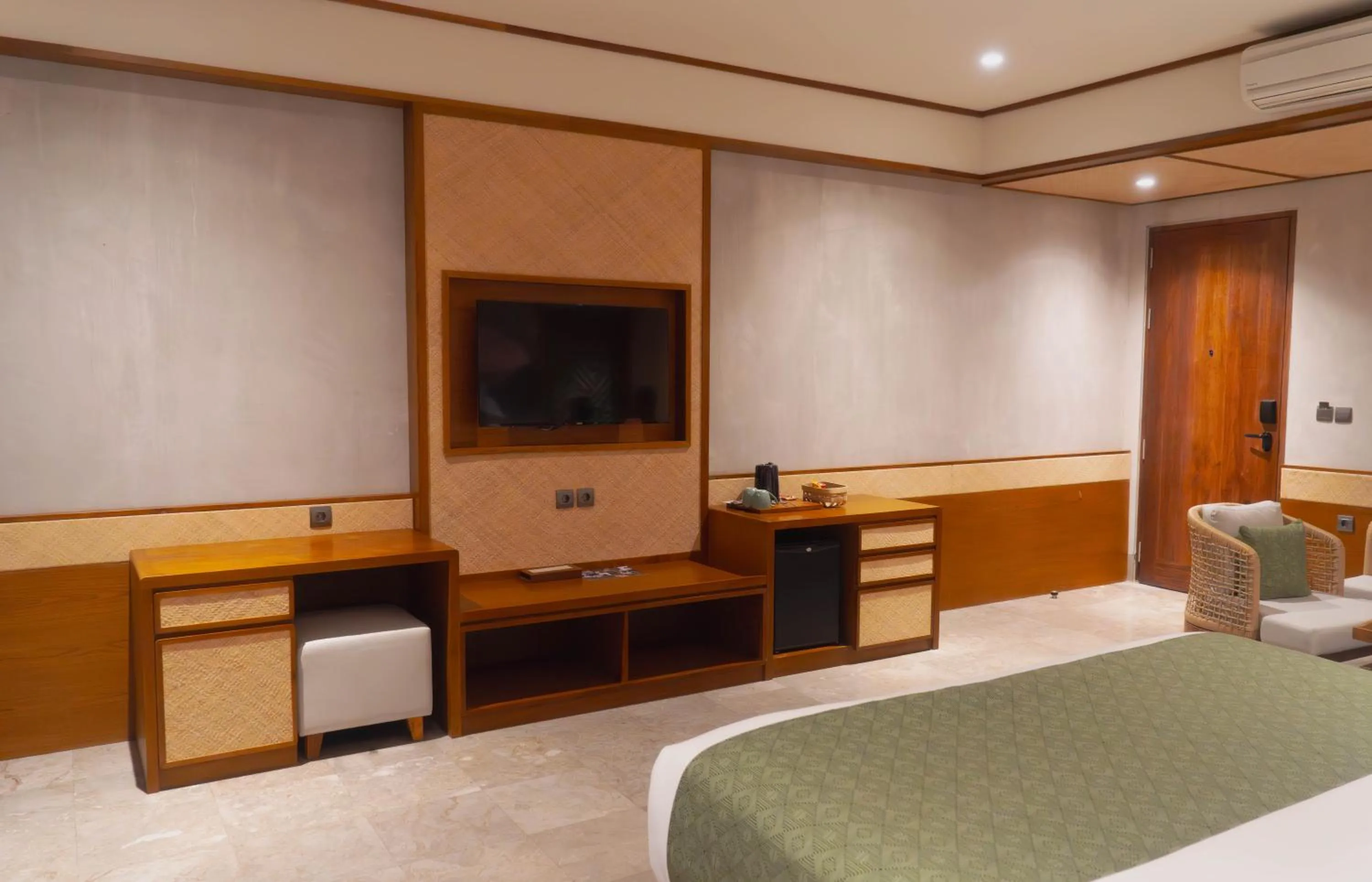 TV and multimedia, Bed in Adiwana Kamania