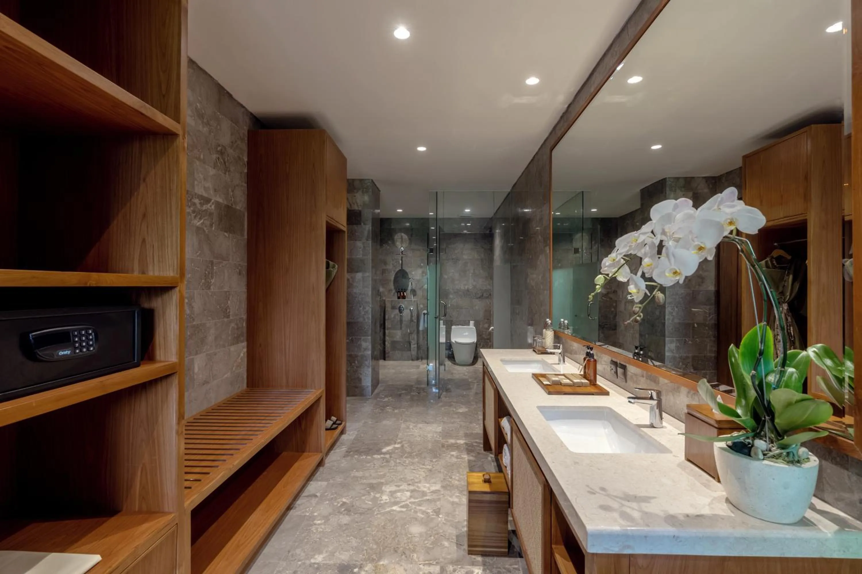 Toilet in Adiwana Kamania