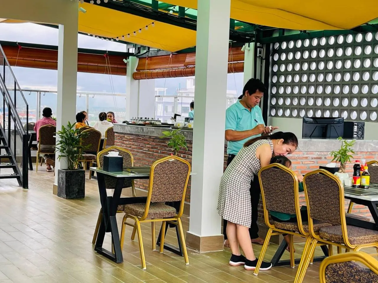 Restaurant/places to eat in The Square Kampot Hotel