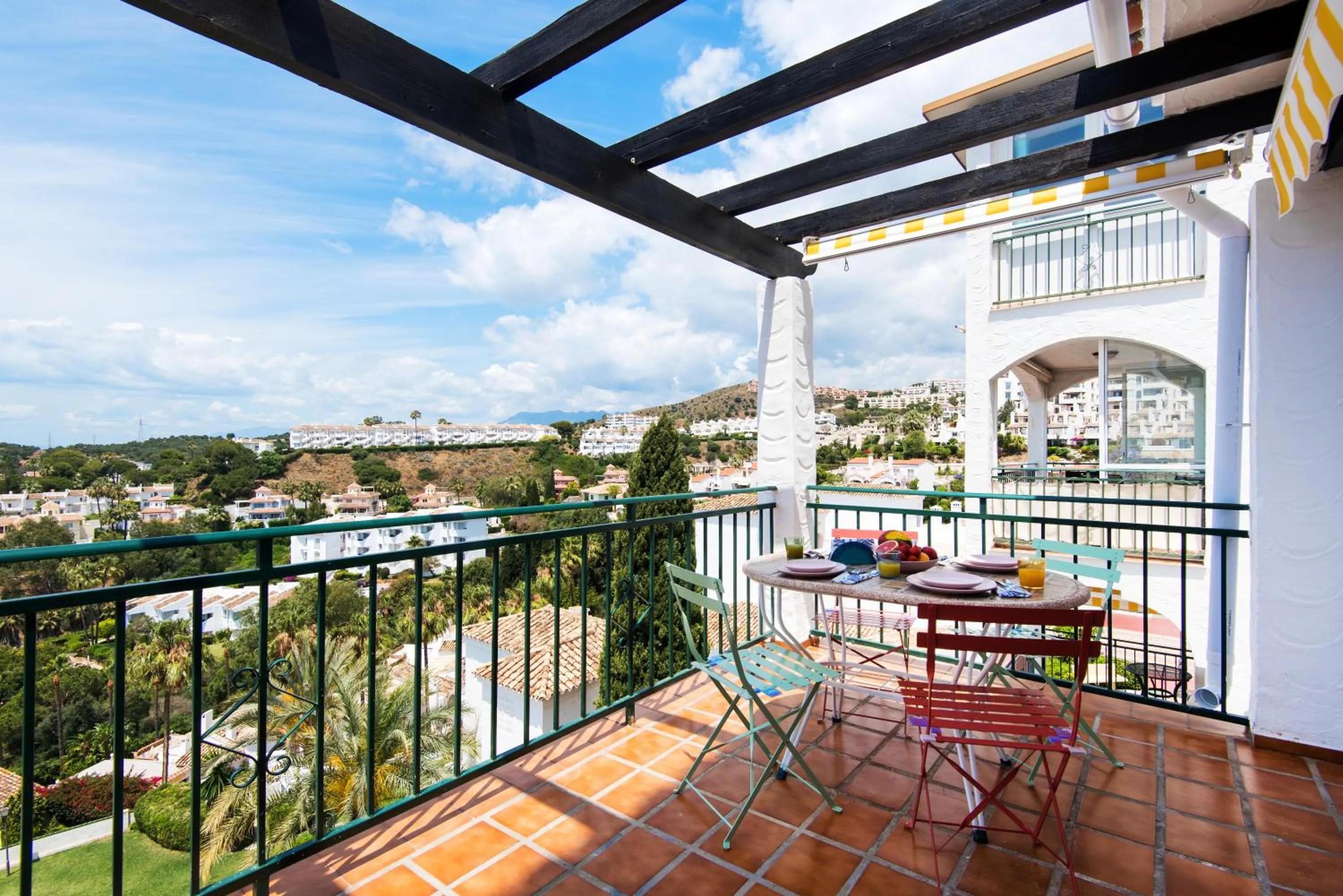 RentAndHomes Calahonda Sea View and Golf
