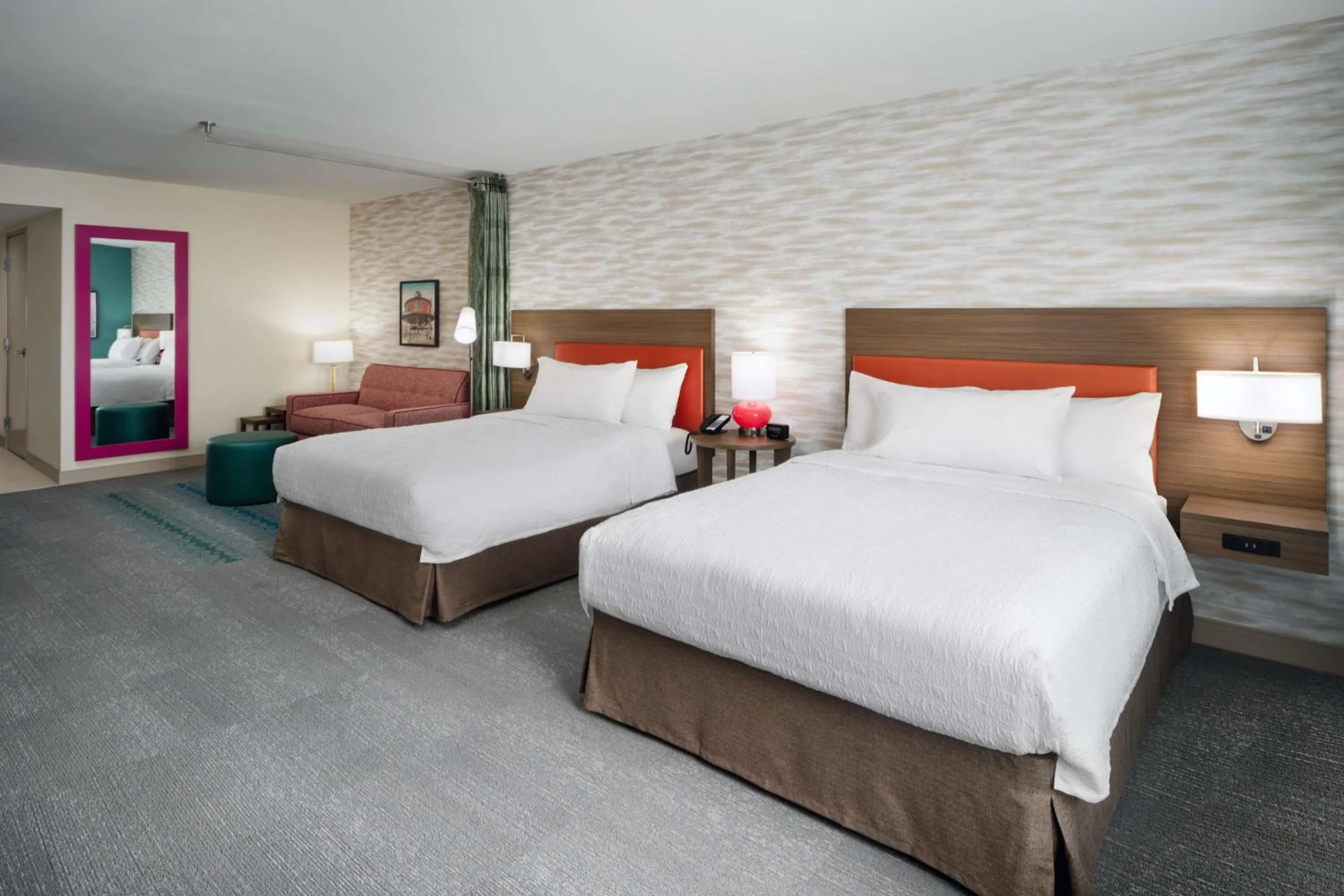 Living room, Bed in Home2 Suites By Hilton Towson