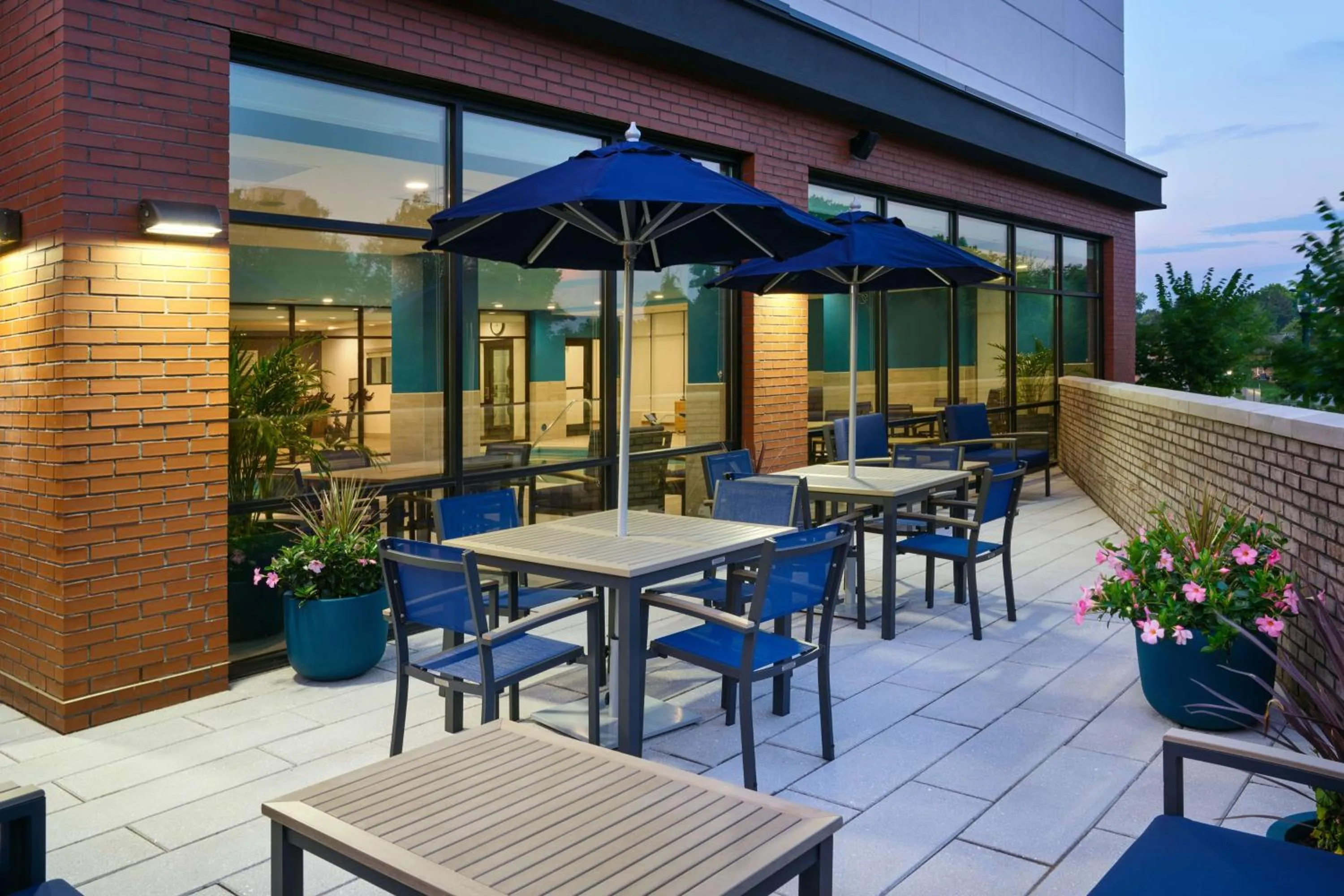 Patio in Hampton Inn Towson Downtown