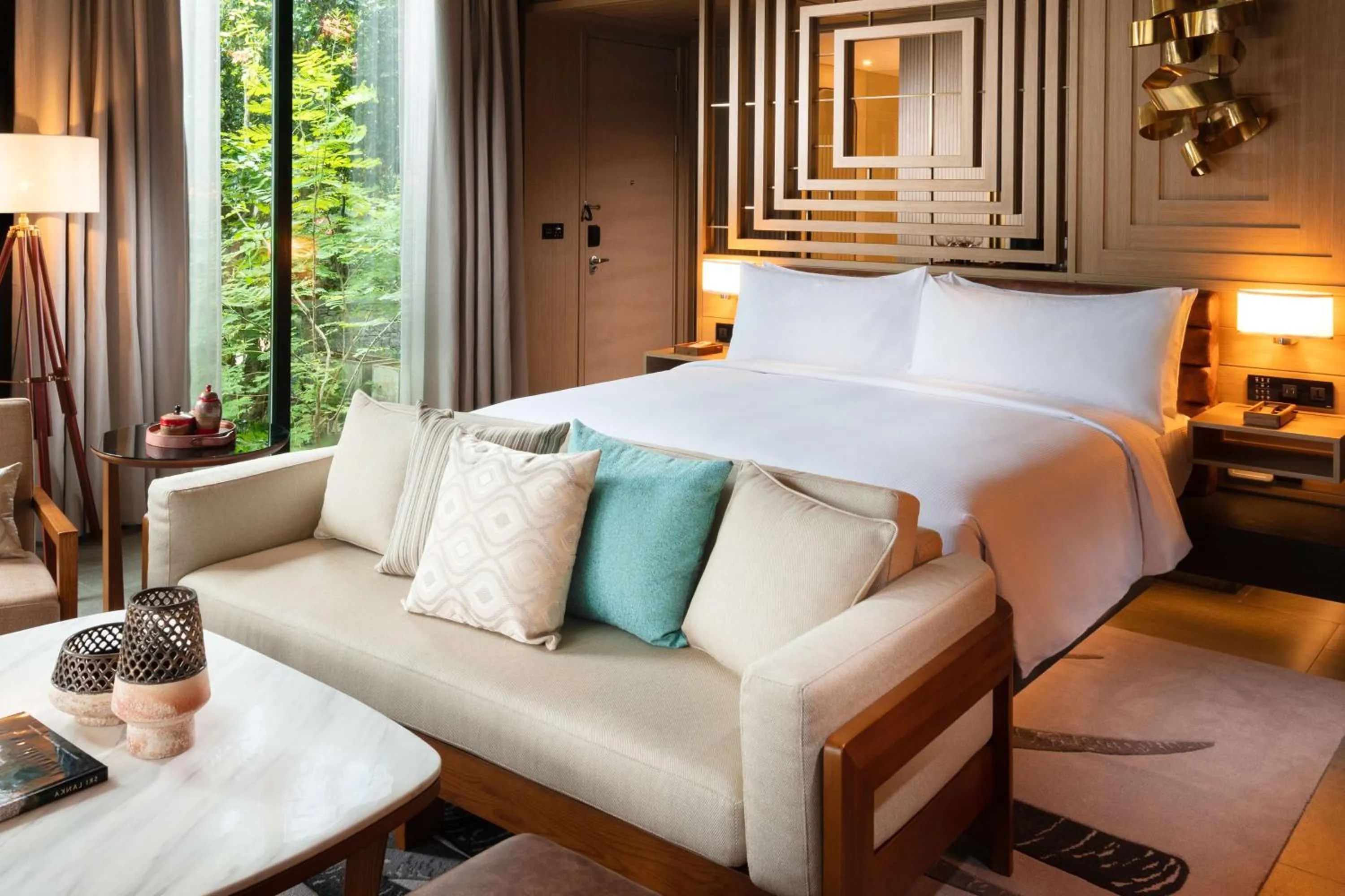 Living room, Bed in Hilton Yala Resort