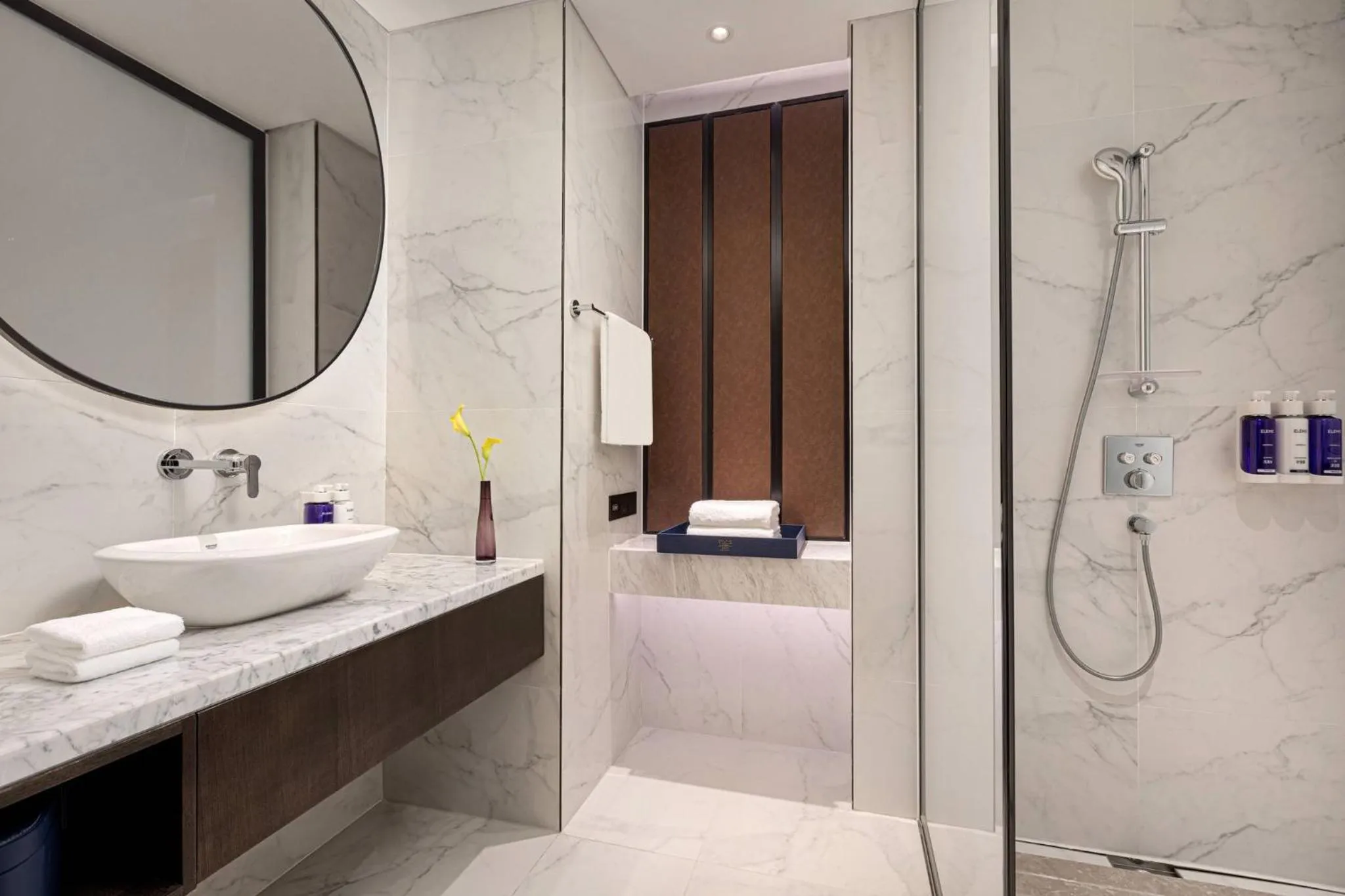 Photo of the whole room in voco Hefei Binhu by IHG