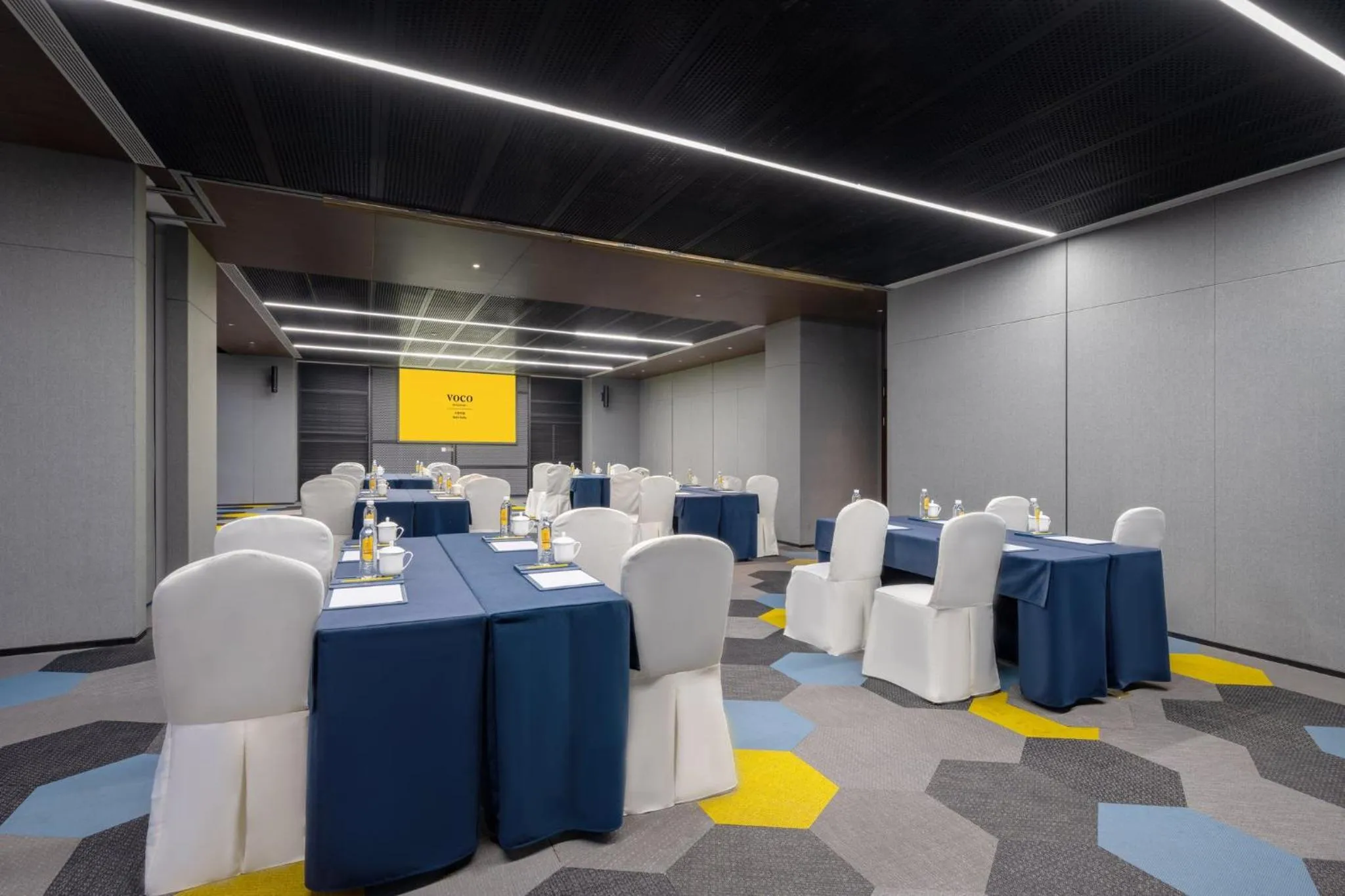 Meeting/conference room in voco Hefei Binhu by IHG