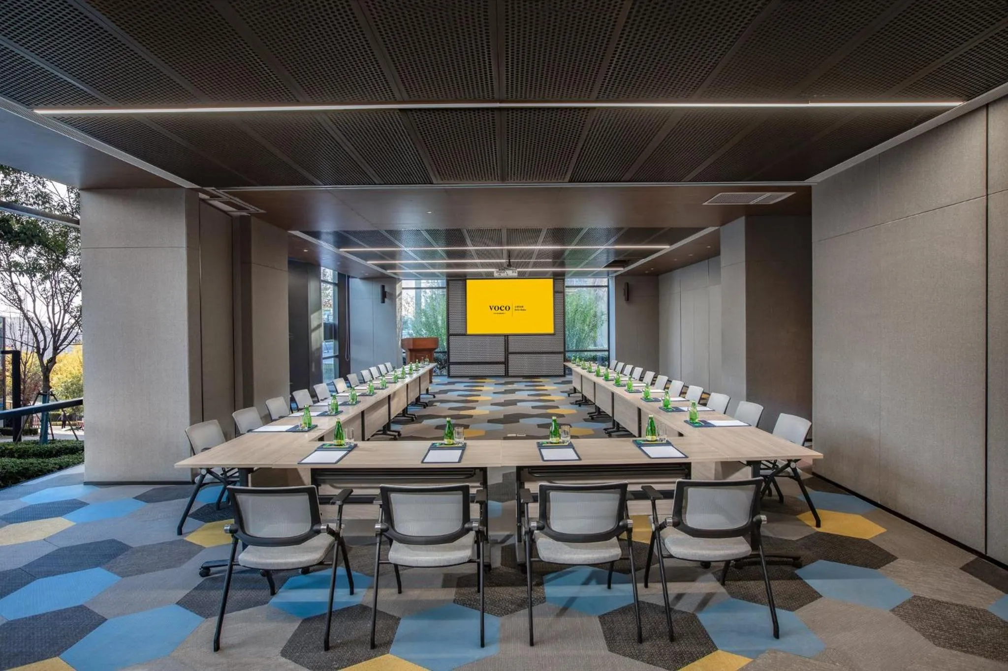 Meeting/conference room in voco Hefei Binhu by IHG