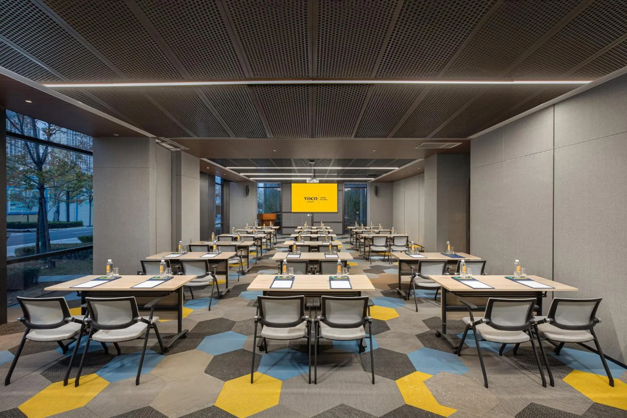 Meeting/conference room in voco Hefei Binhu by IHG