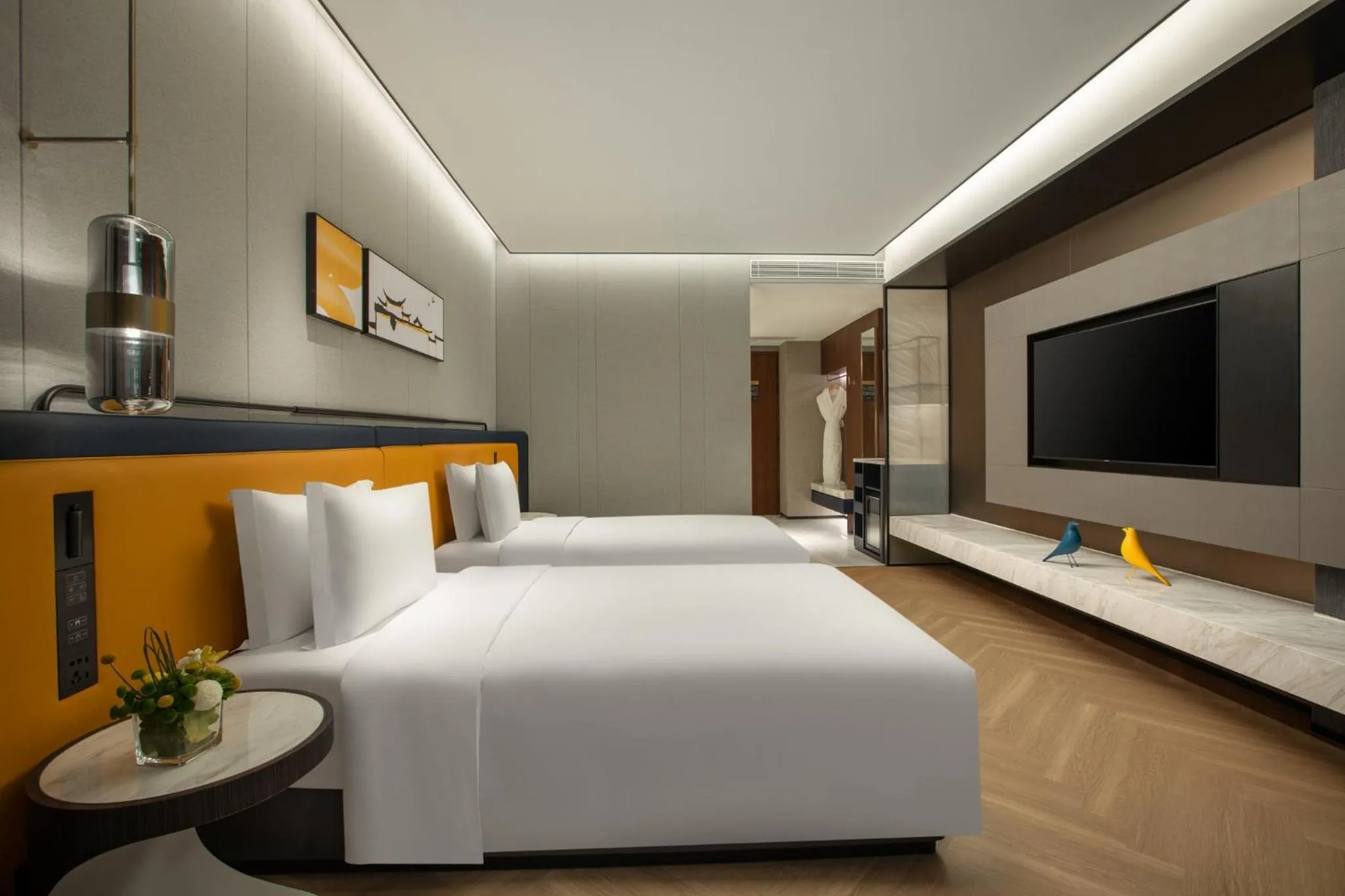 Photo of the whole room, Bed in voco Hefei Binhu by IHG