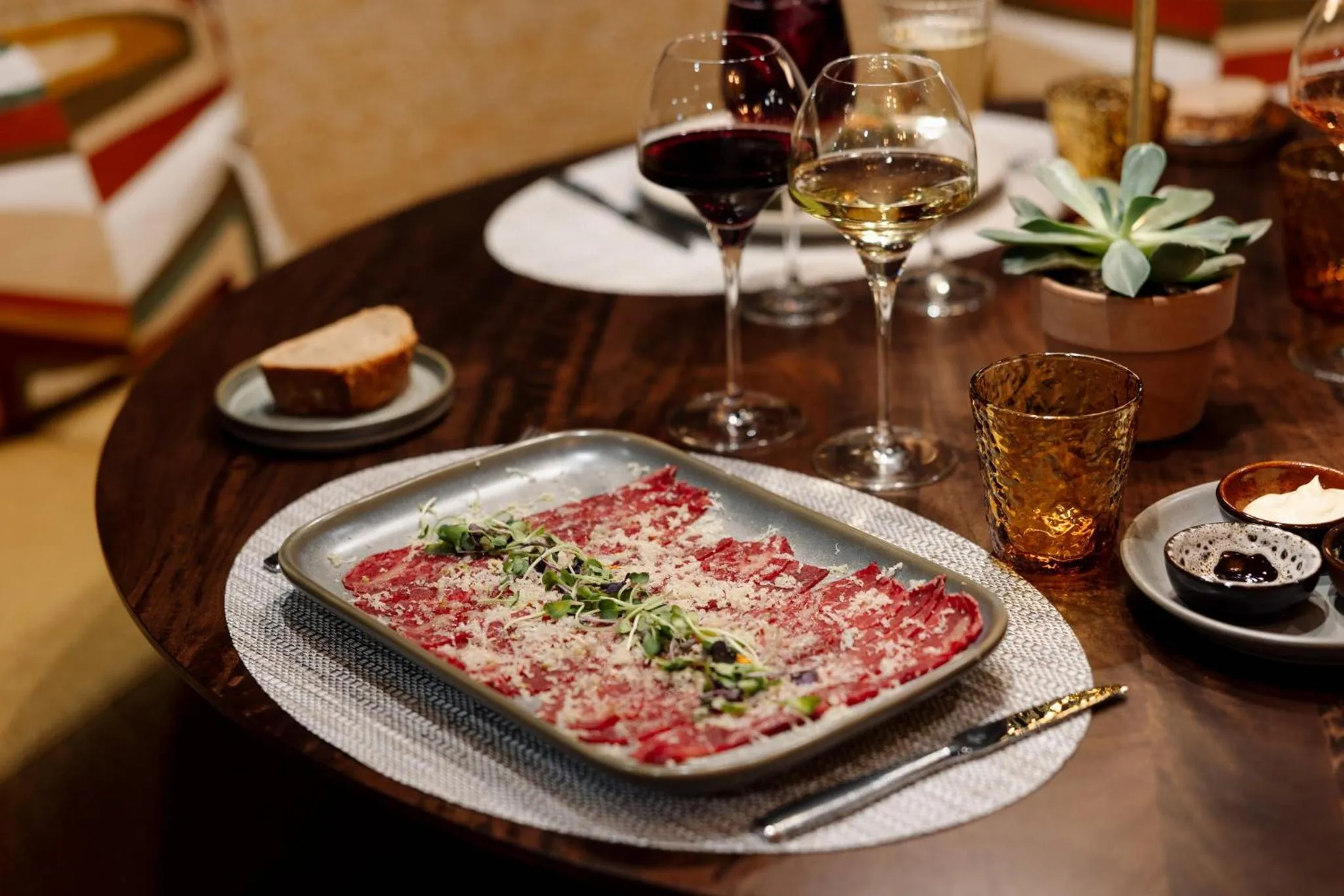 Restaurant/places to eat in Crowne Plaza Madrid - Centre Retiro by IHG