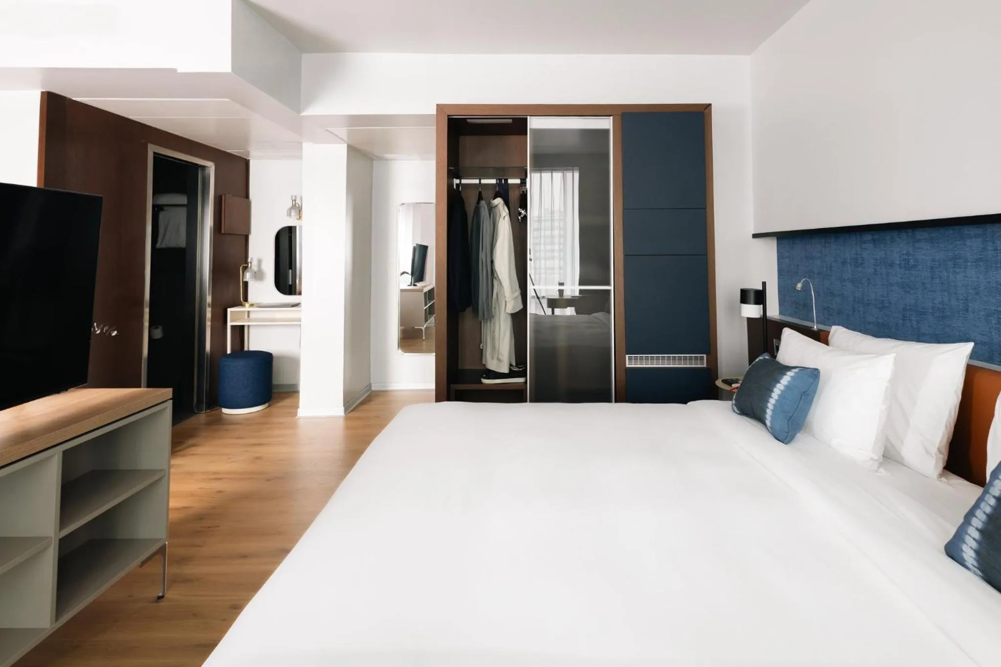 Photo of the whole room, Bed in Crowne Plaza Madrid - Centre Retiro by IHG