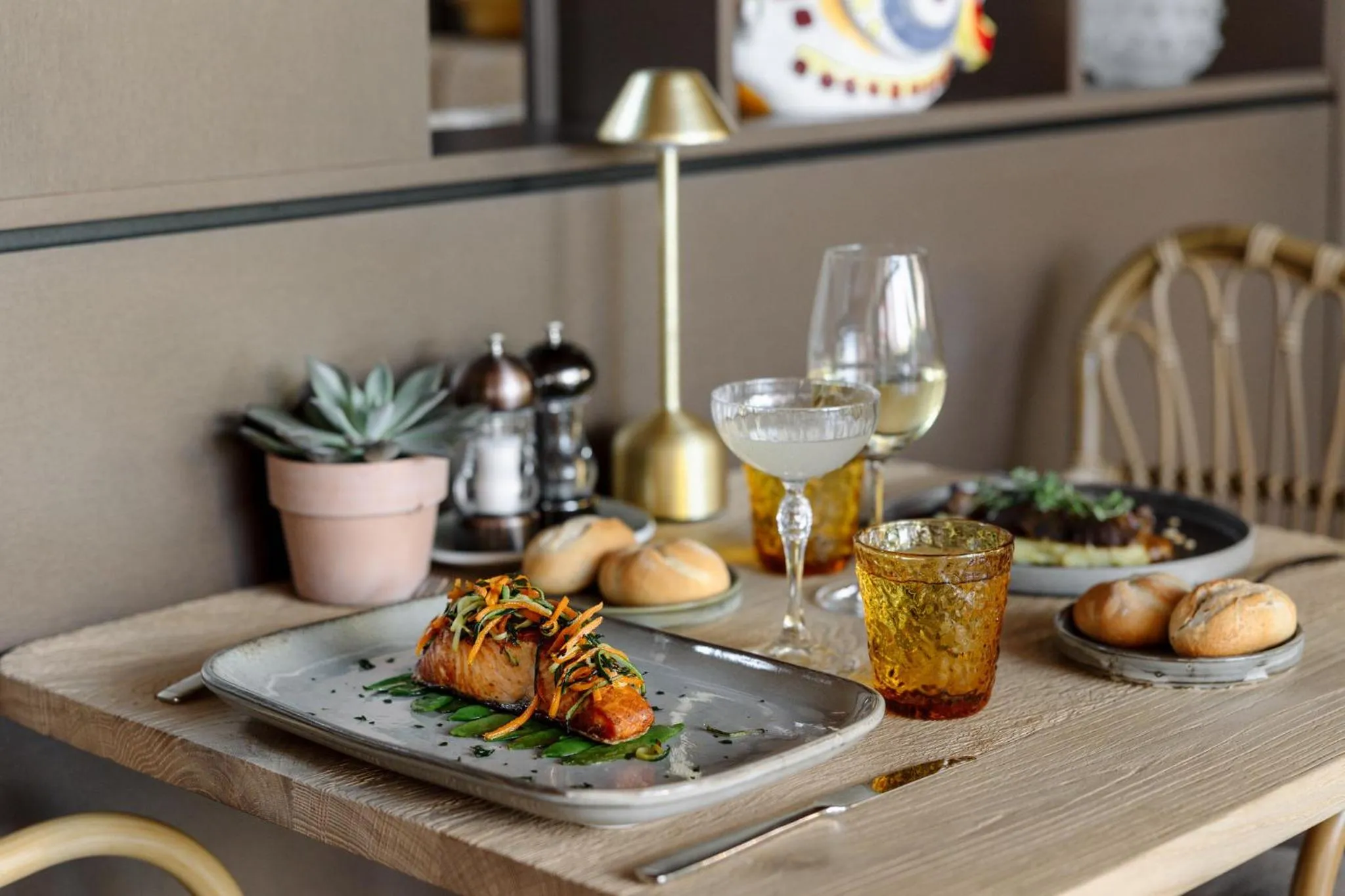 Restaurant/places to eat in Crowne Plaza Madrid - Centre Retiro by IHG