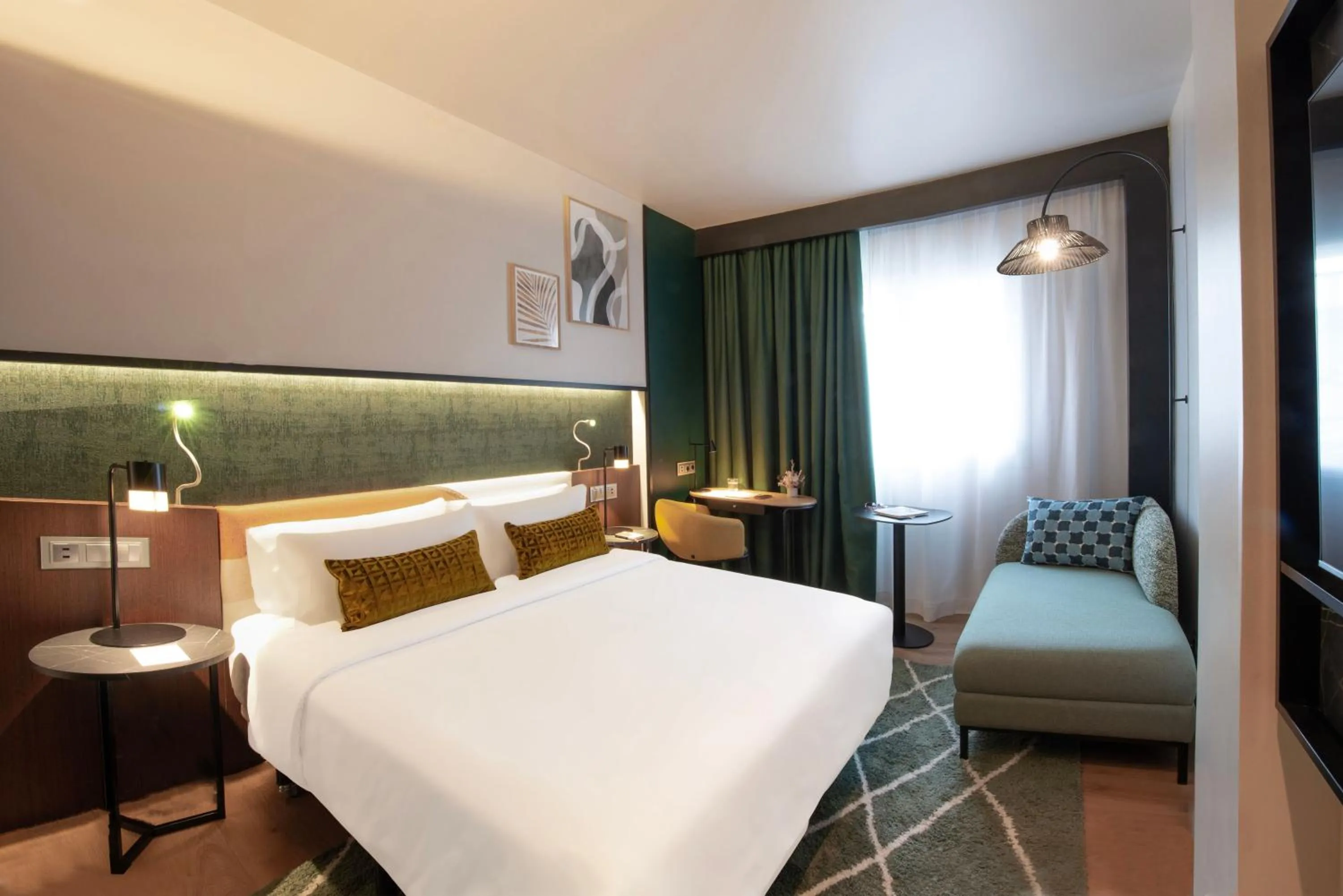 Photo of the whole room, Bed in Crowne Plaza Madrid - Centre Retiro by IHG