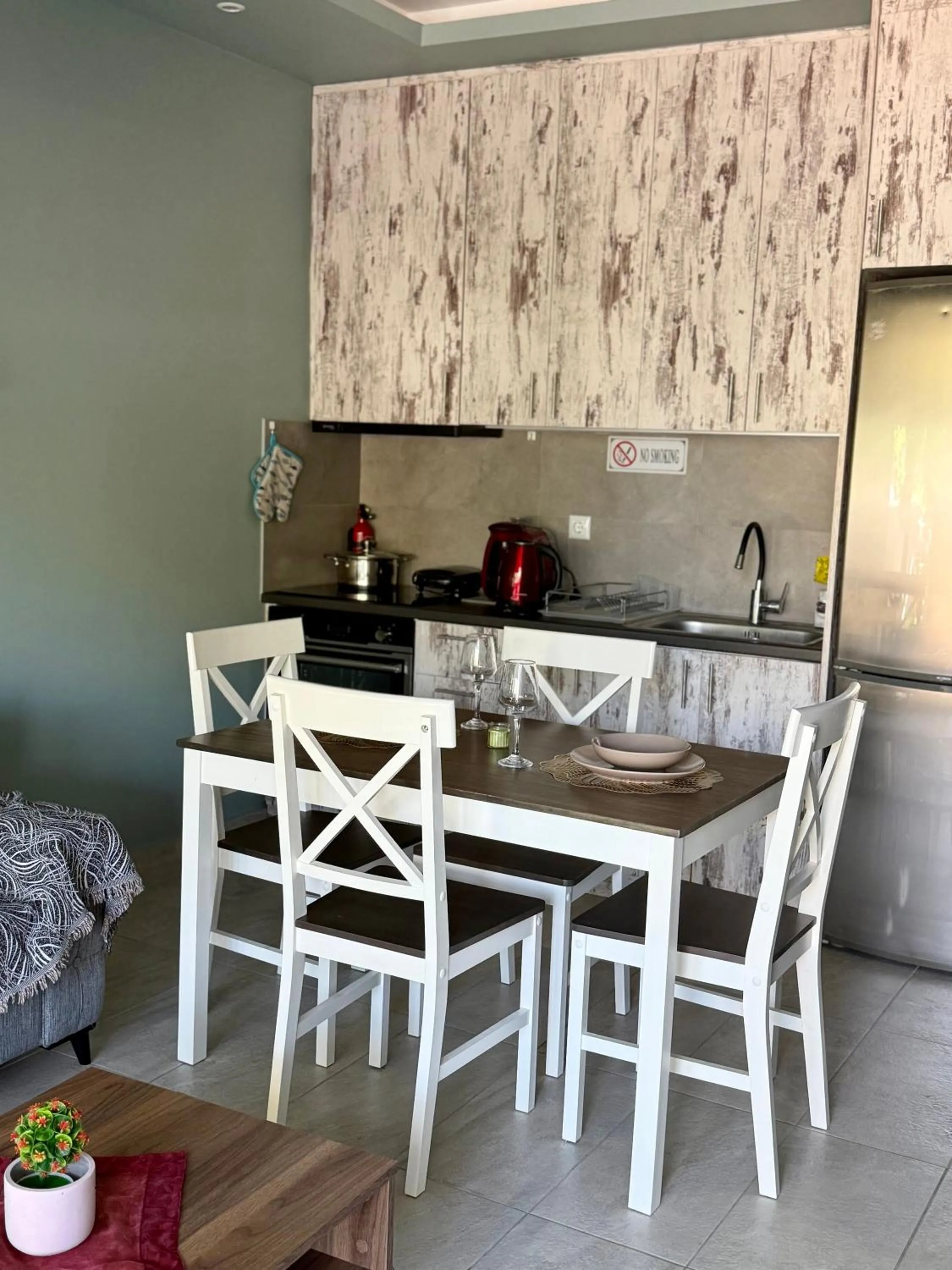 Akrotiri Luxury Suites